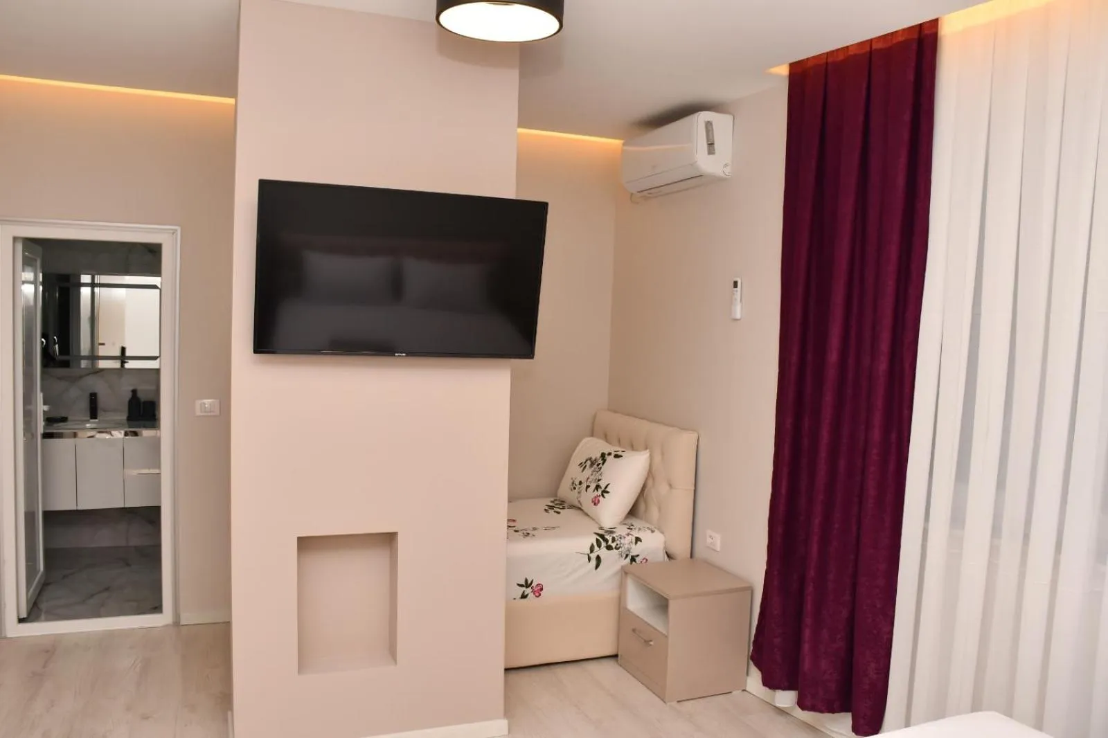 Seating area in London Restaurant Hotel