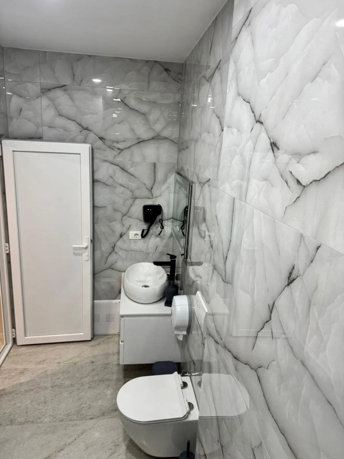 Toilet in London Restaurant Hotel