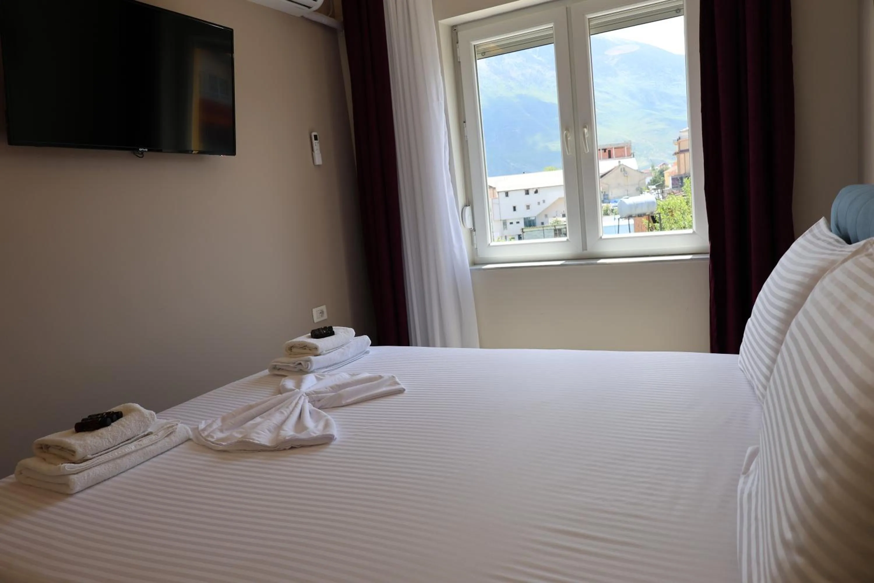 Bed in London Restaurant Hotel