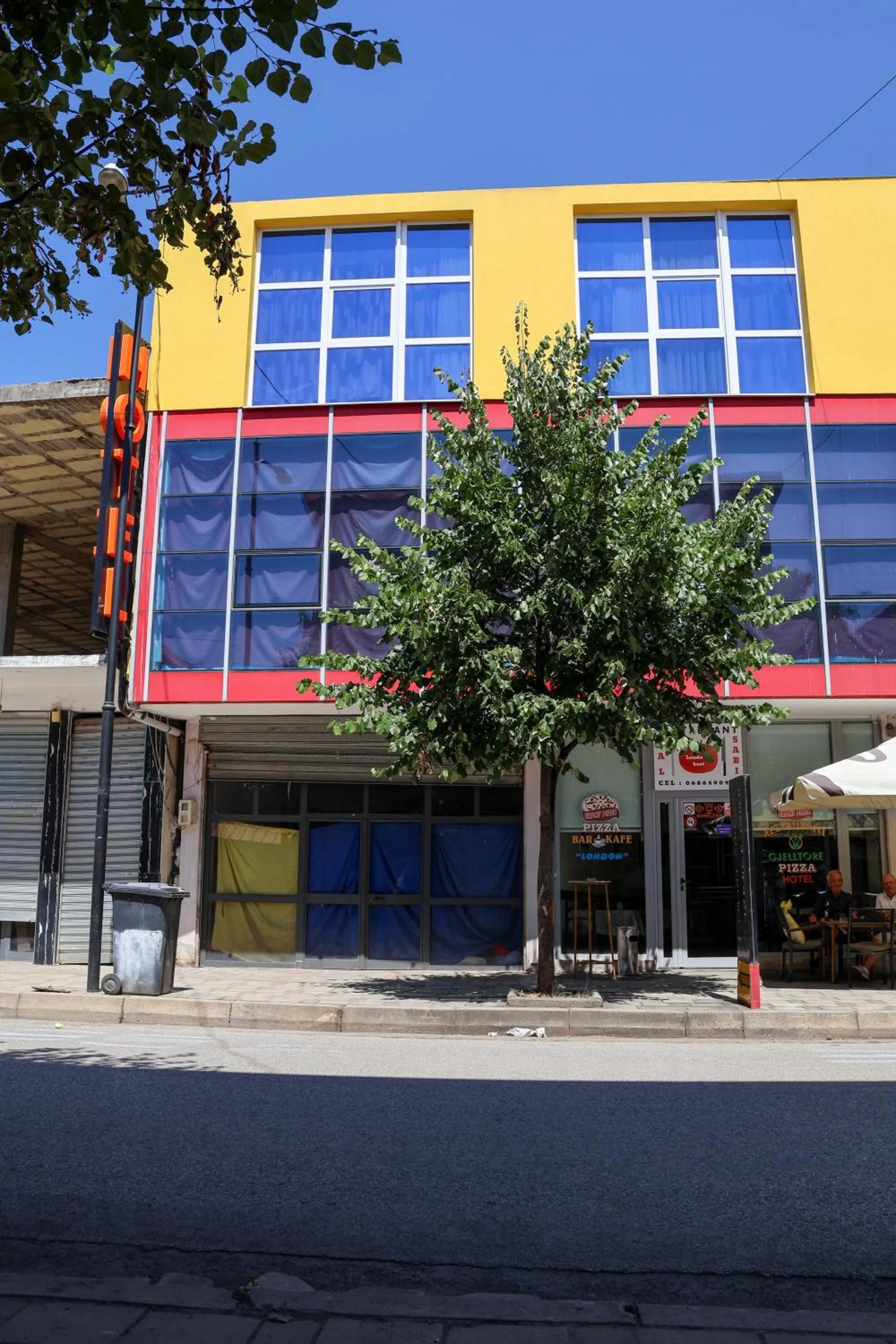 Property building in London Restaurant Hotel