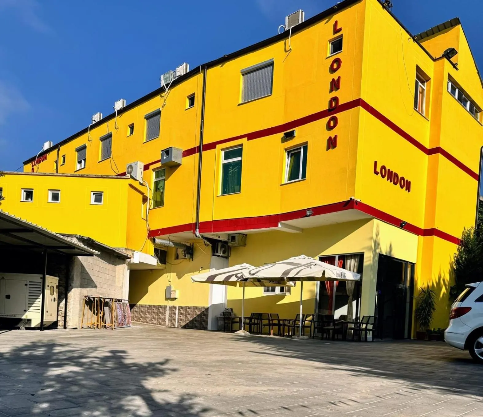 Property building in London Restaurant Hotel