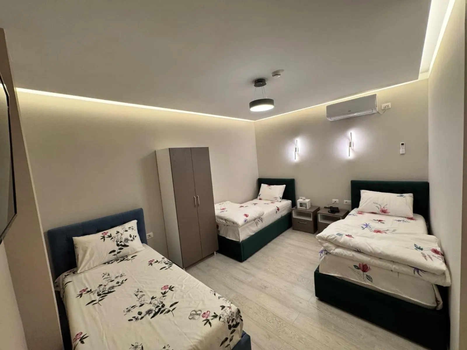 Bed in London Restaurant Hotel