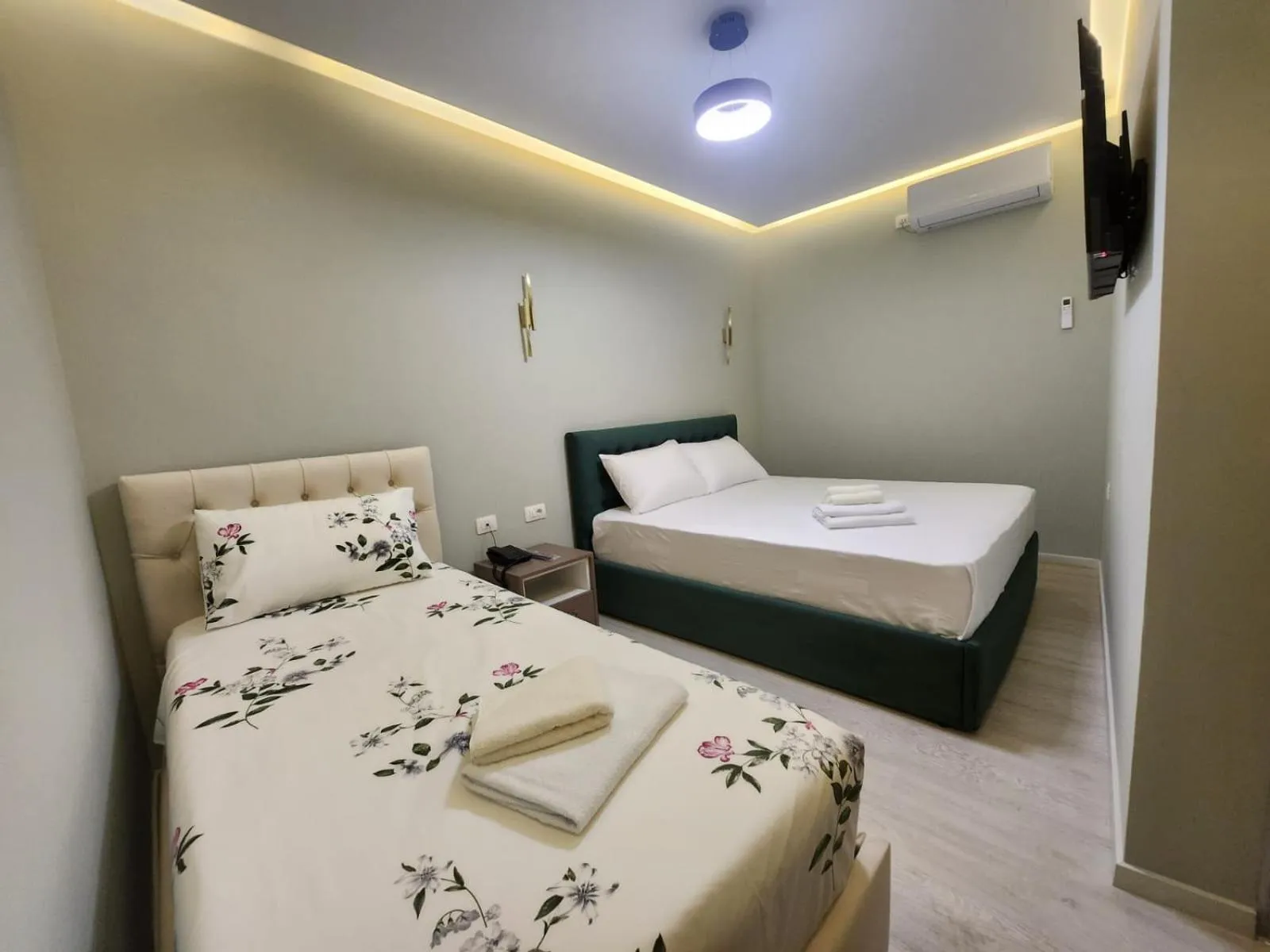 Bed in London Restaurant Hotel