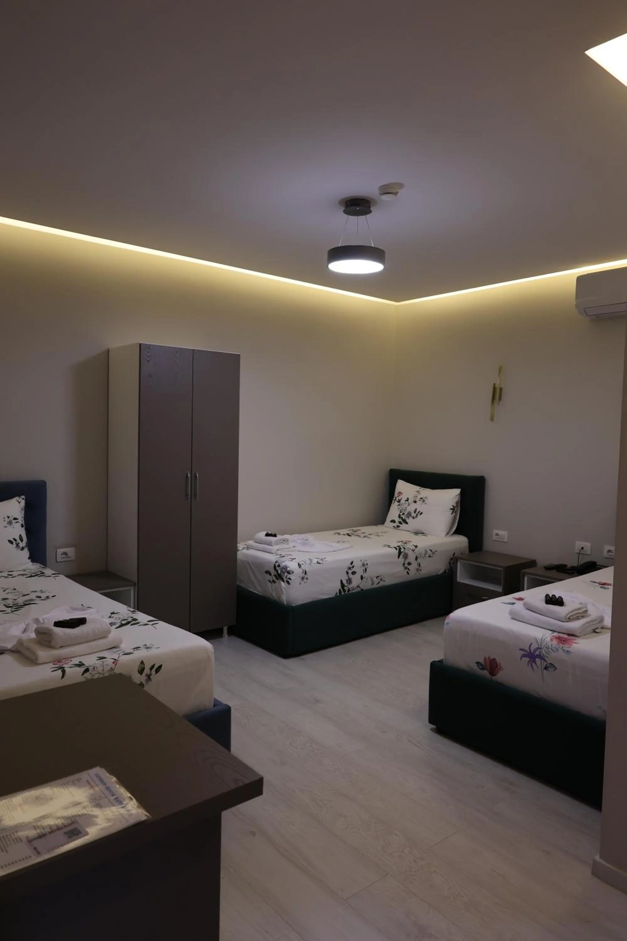 Bed in London Restaurant Hotel