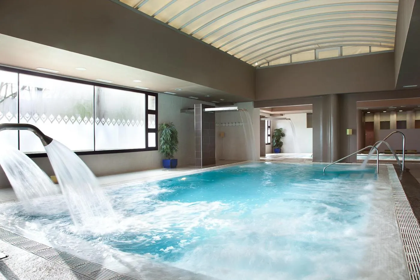 Swimming pool in Hotel Balneario Valle del Jerte