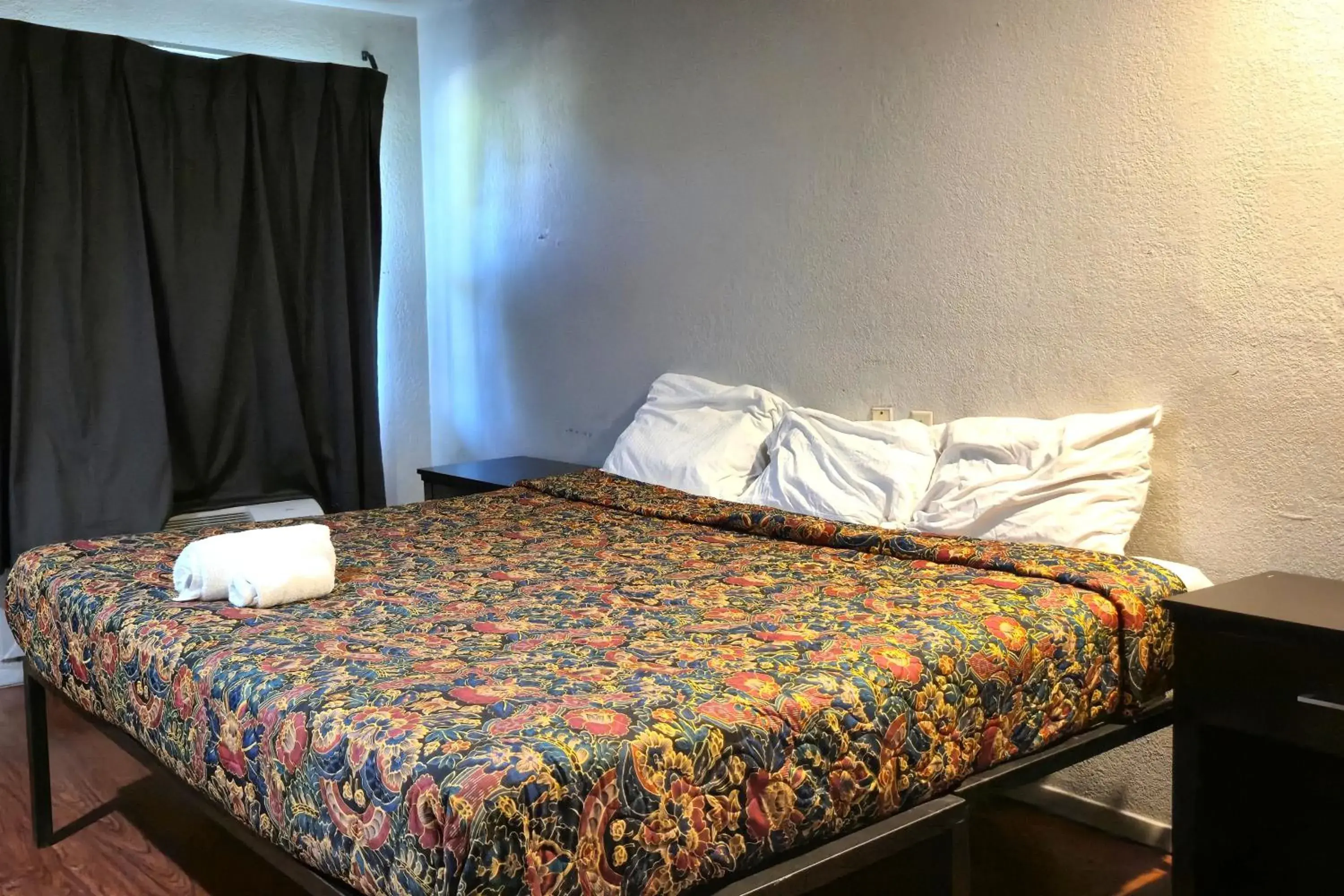 King Bed Non-Smoking in Deluxe Inn Motel By OYO Grand Prairie Interstate 30 King Bed Non-Smoking in Deluxe Inn Motel By OYO Grand Prairie Interstate 30