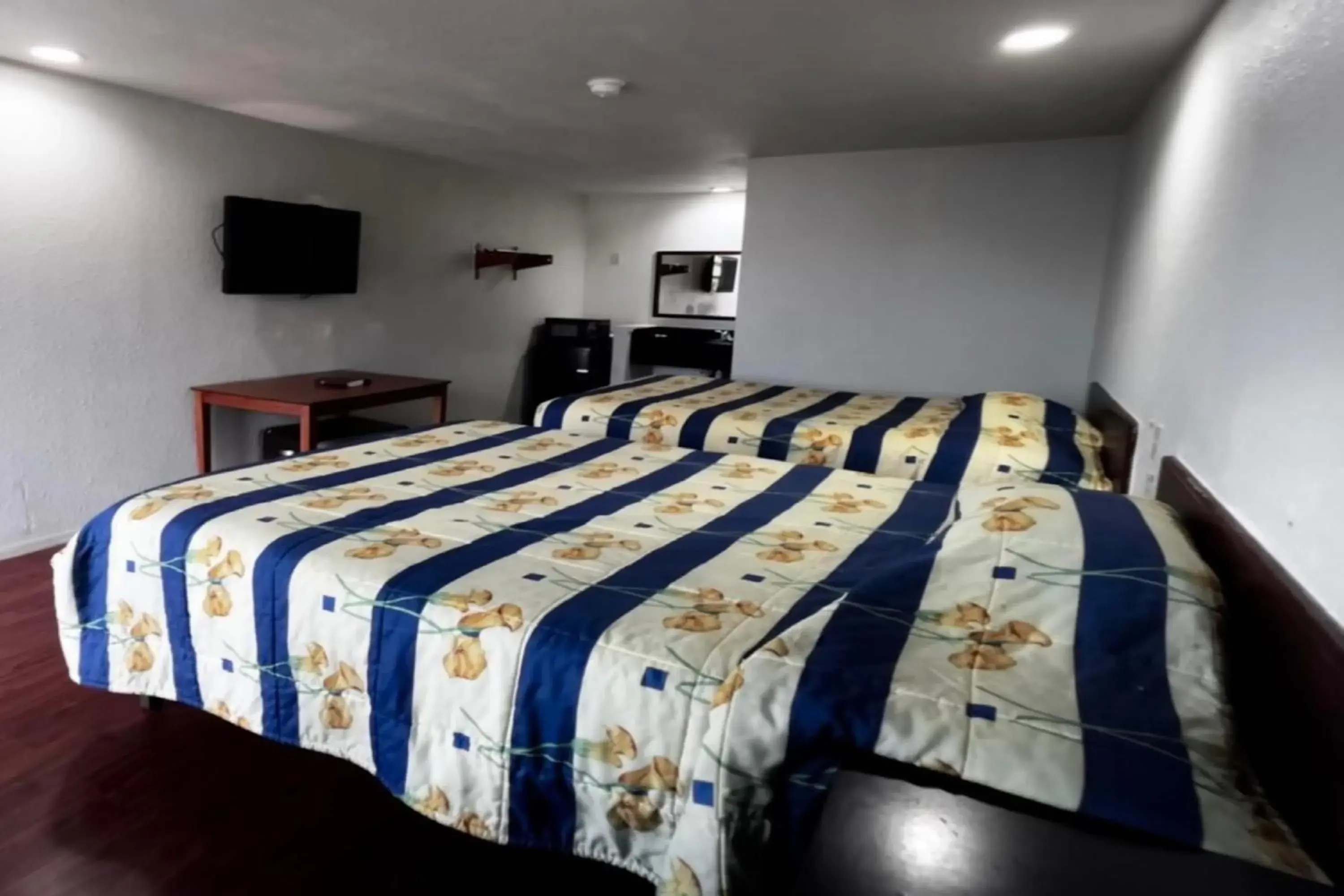 Bedroom, Bed in Deluxe Inn Motel By OYO Grand Prairie Interstate 30 Bedroom, Bed in Deluxe Inn Motel By OYO Grand Prairie Interstate 30