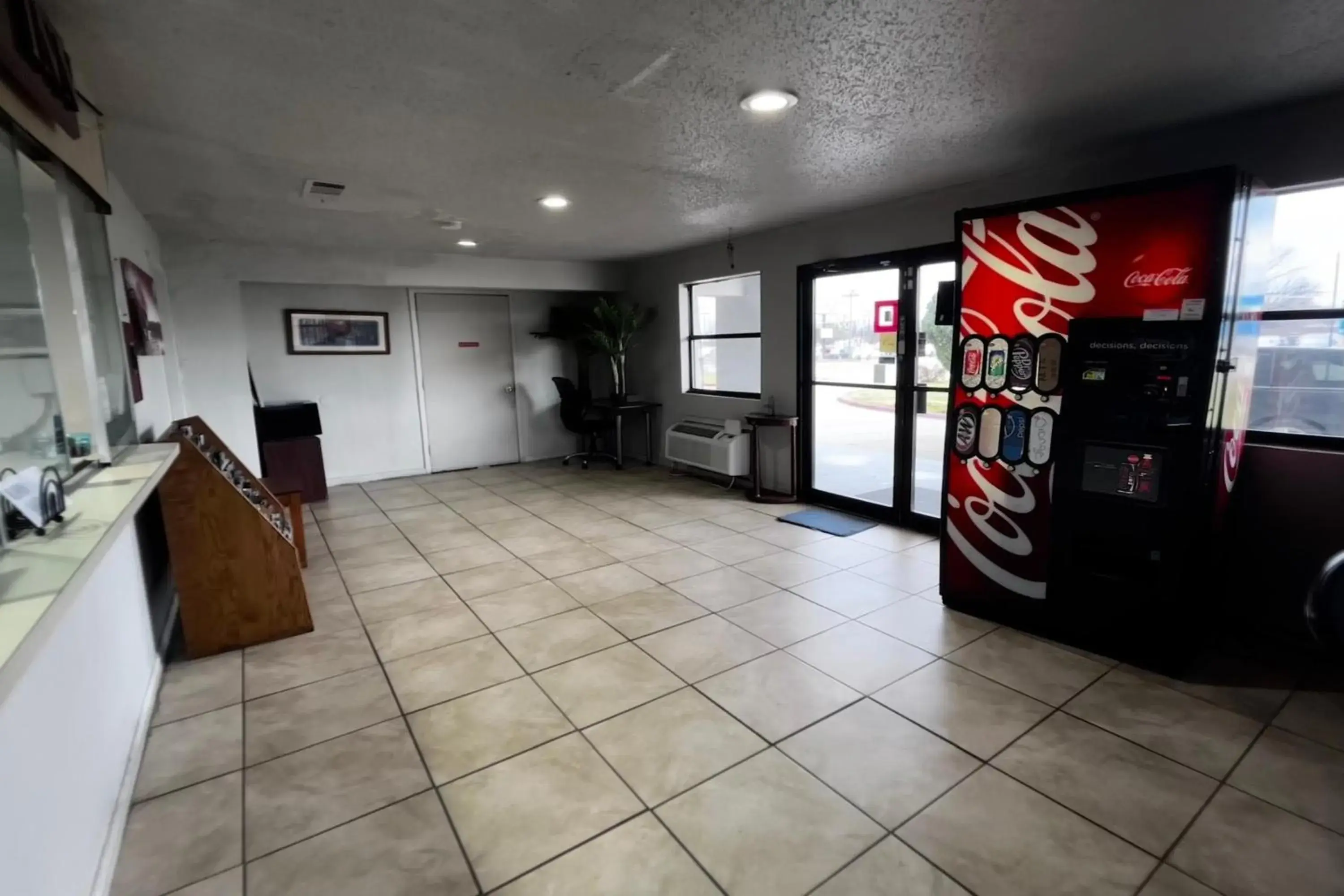 Lobby or reception in Deluxe Inn Motel By OYO Grand Prairie Interstate 30 Lobby or reception in Deluxe Inn Motel By OYO Grand Prairie Interstate 30