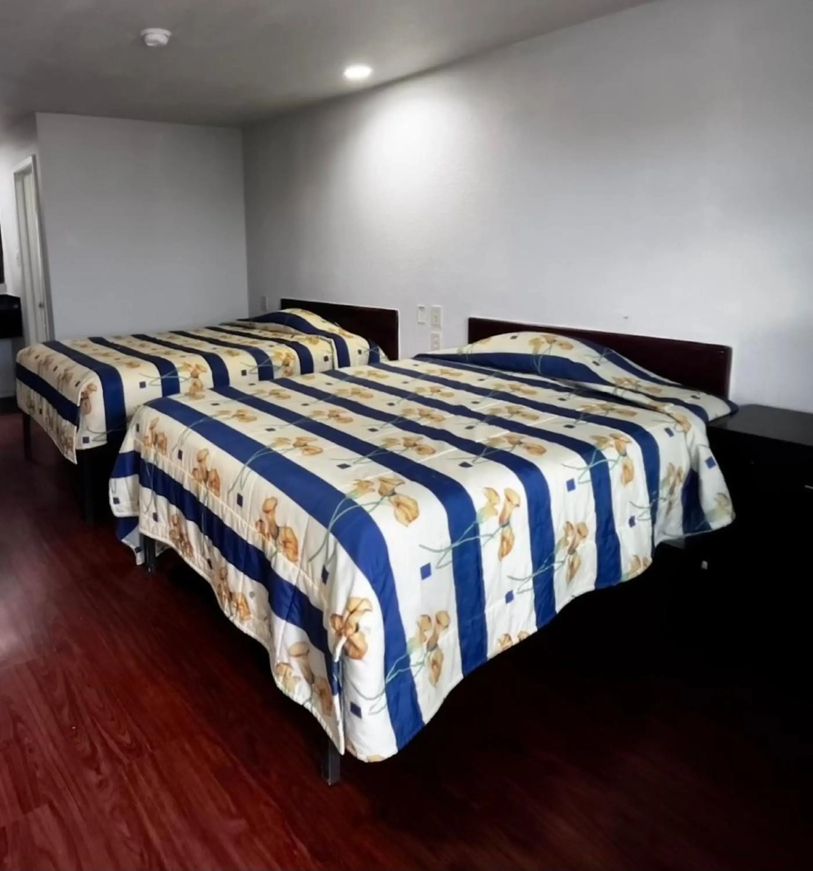 Bedroom, Bed in Deluxe Inn Motel By OYO Grand Prairie Interstate 30 Bedroom, Bed in Deluxe Inn Motel By OYO Grand Prairie Interstate 30