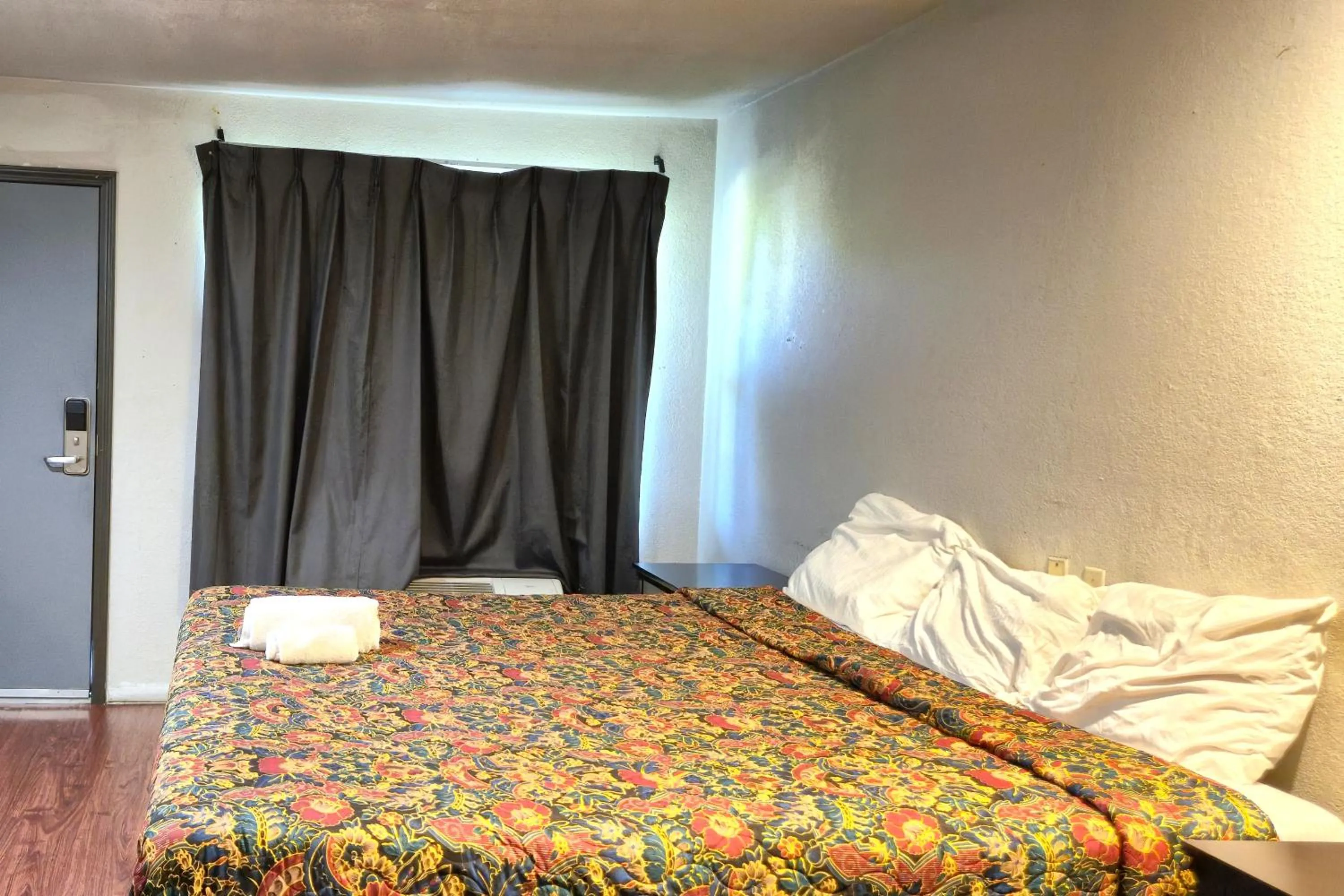 Bedroom, Bed in Deluxe Inn Motel By OYO Grand Prairie Interstate 30