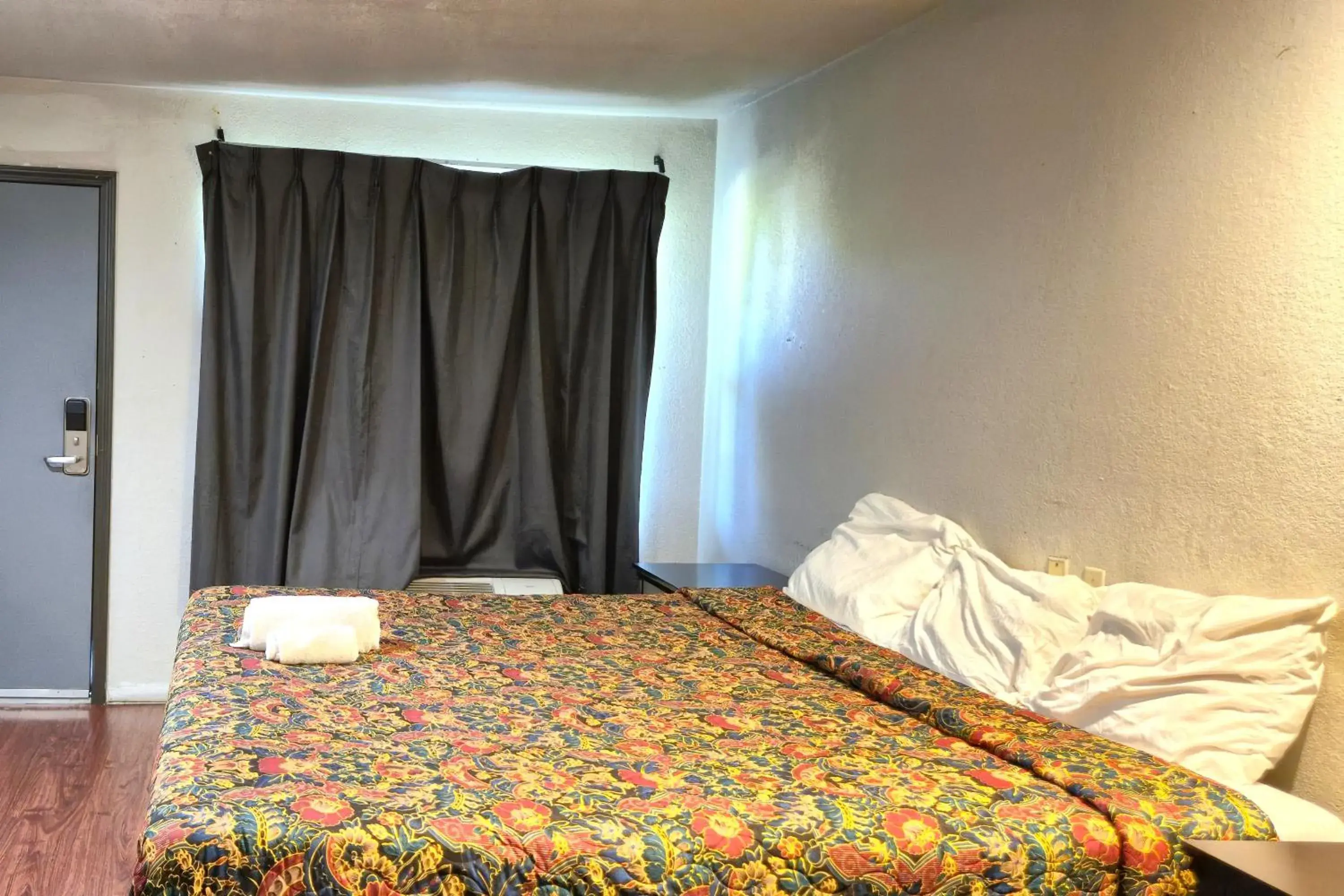 Bedroom, Bed in Deluxe Inn Motel By OYO Grand Prairie Interstate 30 Bedroom, Bed in Deluxe Inn Motel By OYO Grand Prairie Interstate 30
