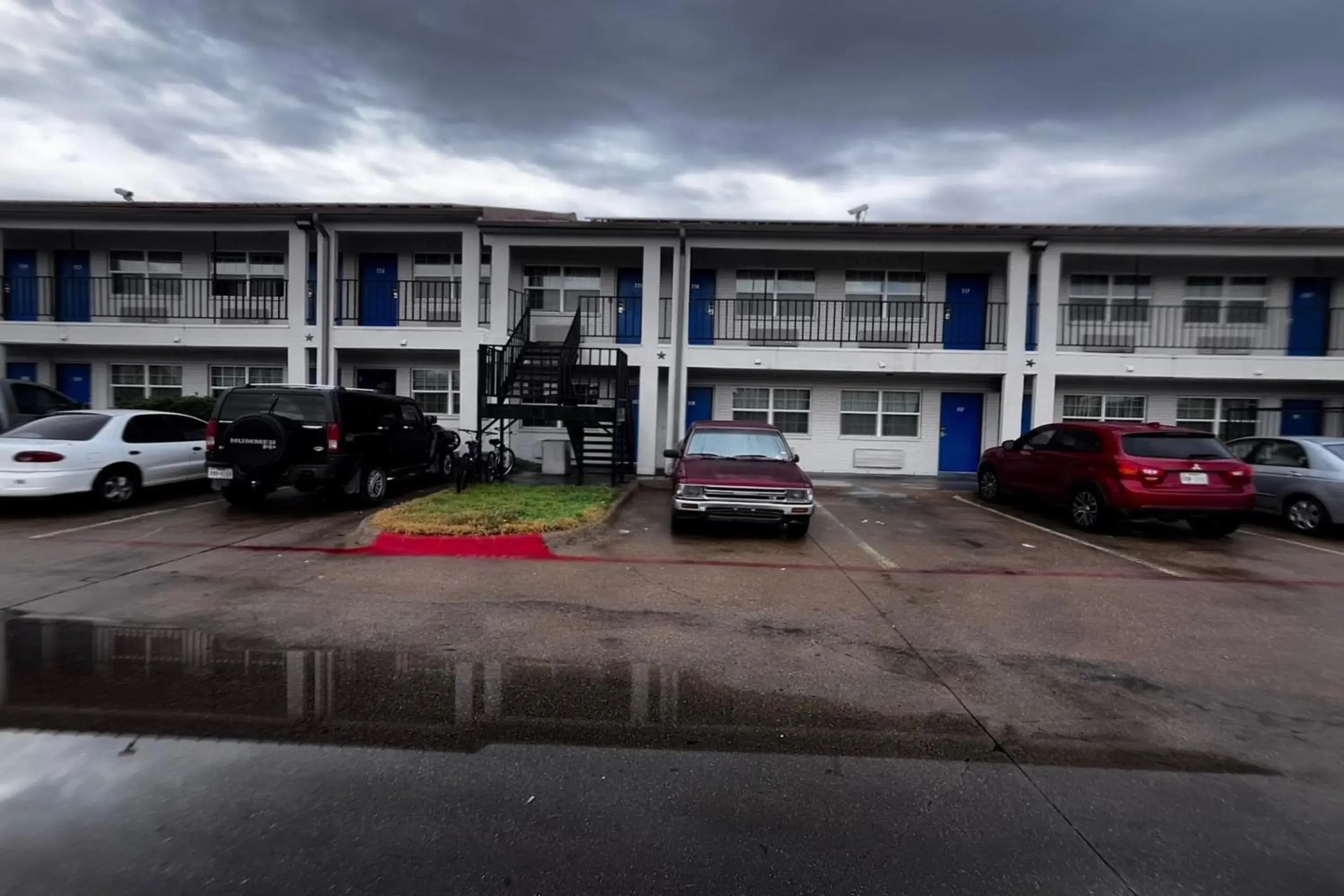 Property building in Deluxe Inn Motel By OYO Grand Prairie Interstate 30 Property building in Deluxe Inn Motel By OYO Grand Prairie Interstate 30