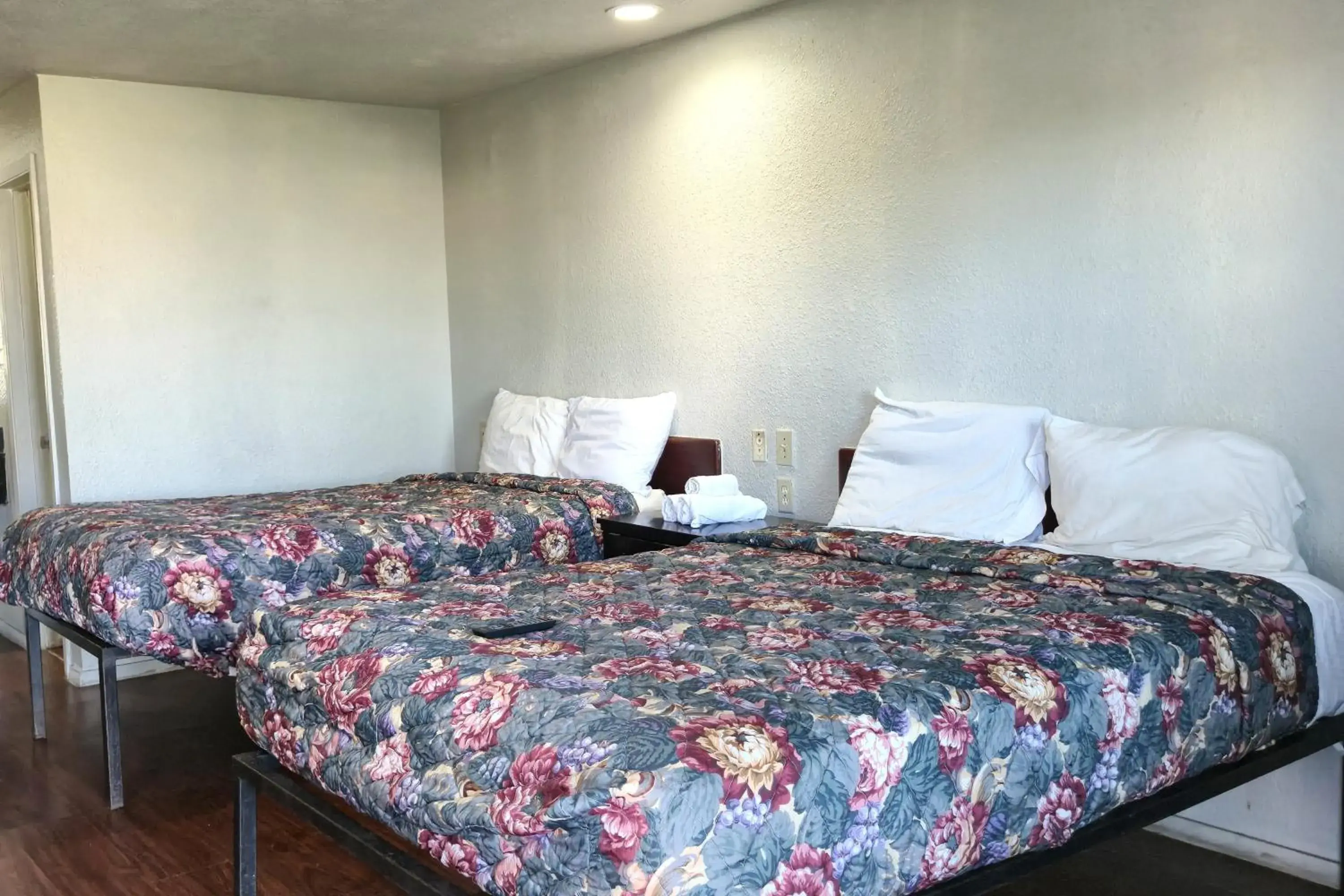 2 Queen Beds Non-Smoking in Deluxe Inn Motel By OYO Grand Prairie Interstate 30 2 Queen Beds Non-Smoking in Deluxe Inn Motel By OYO Grand Prairie Interstate 30