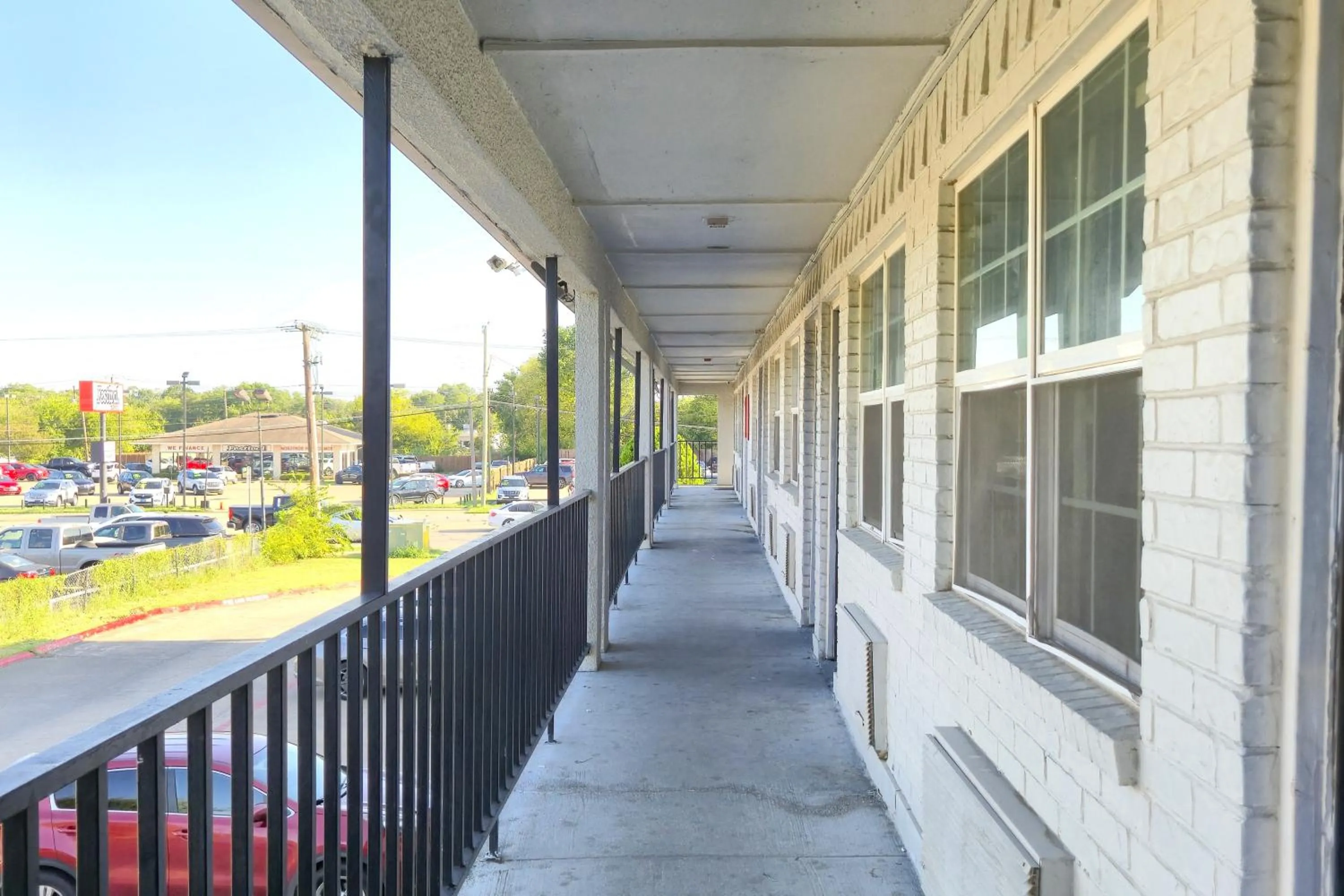 Balcony/Terrace in Deluxe Inn Motel By OYO Grand Prairie Interstate 30
