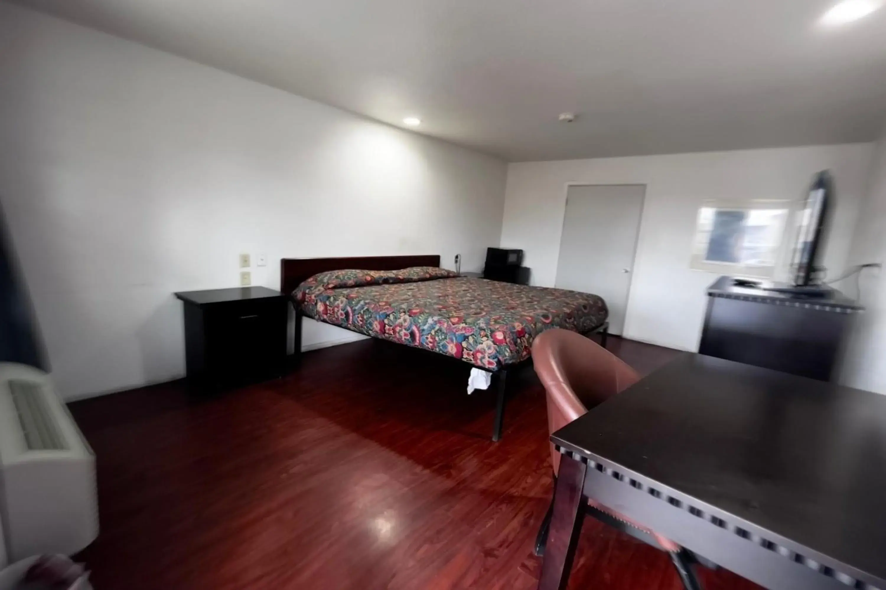 Bedroom, Bed in Deluxe Inn Motel By OYO Grand Prairie Interstate 30 Bedroom, Bed in Deluxe Inn Motel By OYO Grand Prairie Interstate 30