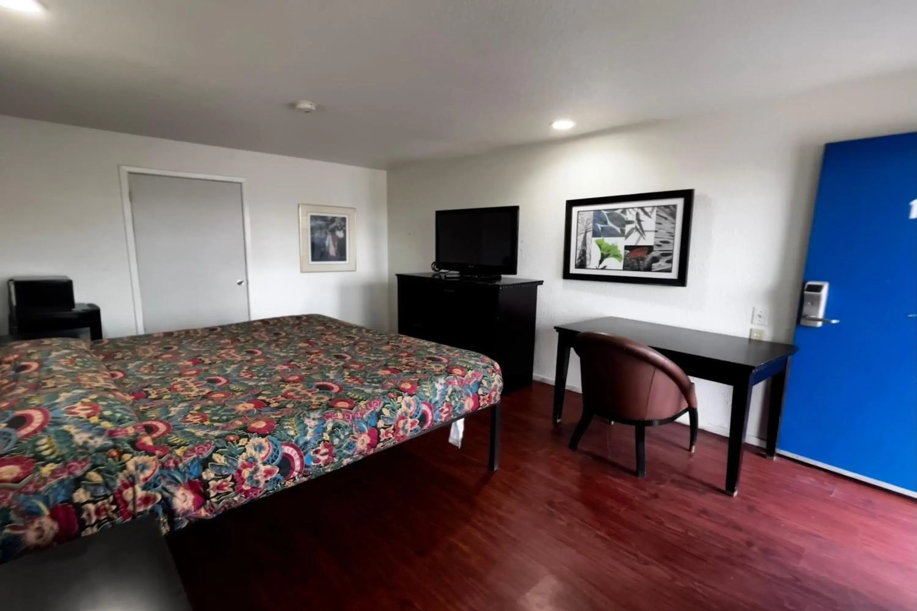 Bedroom, Bed in Deluxe Inn Motel By OYO Grand Prairie Interstate 30 Bedroom, Bed in Deluxe Inn Motel By OYO Grand Prairie Interstate 30