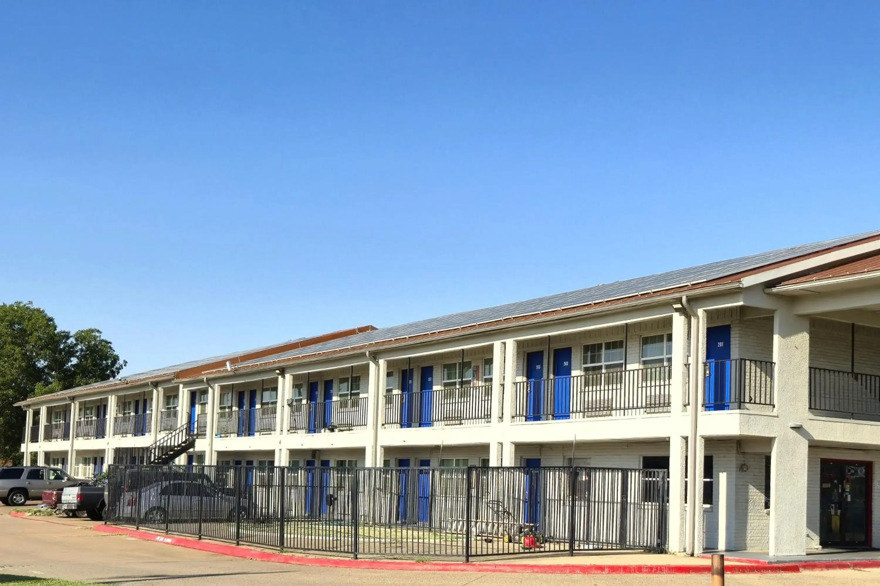 Property building in Deluxe Inn Motel By OYO Grand Prairie Interstate 30 Property building in Deluxe Inn Motel By OYO Grand Prairie Interstate 30