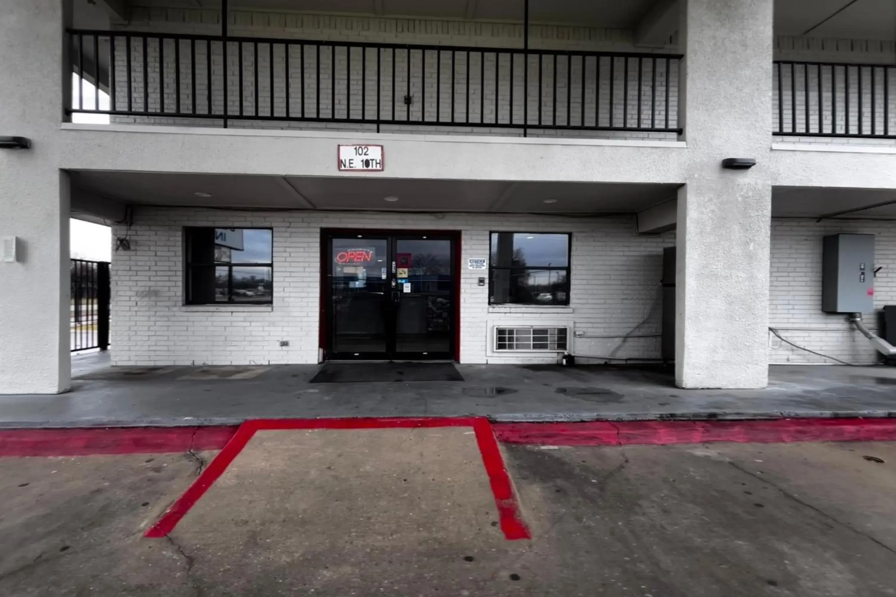 Property building in Deluxe Inn Motel By OYO Grand Prairie Interstate 30 Property building in Deluxe Inn Motel By OYO Grand Prairie Interstate 30