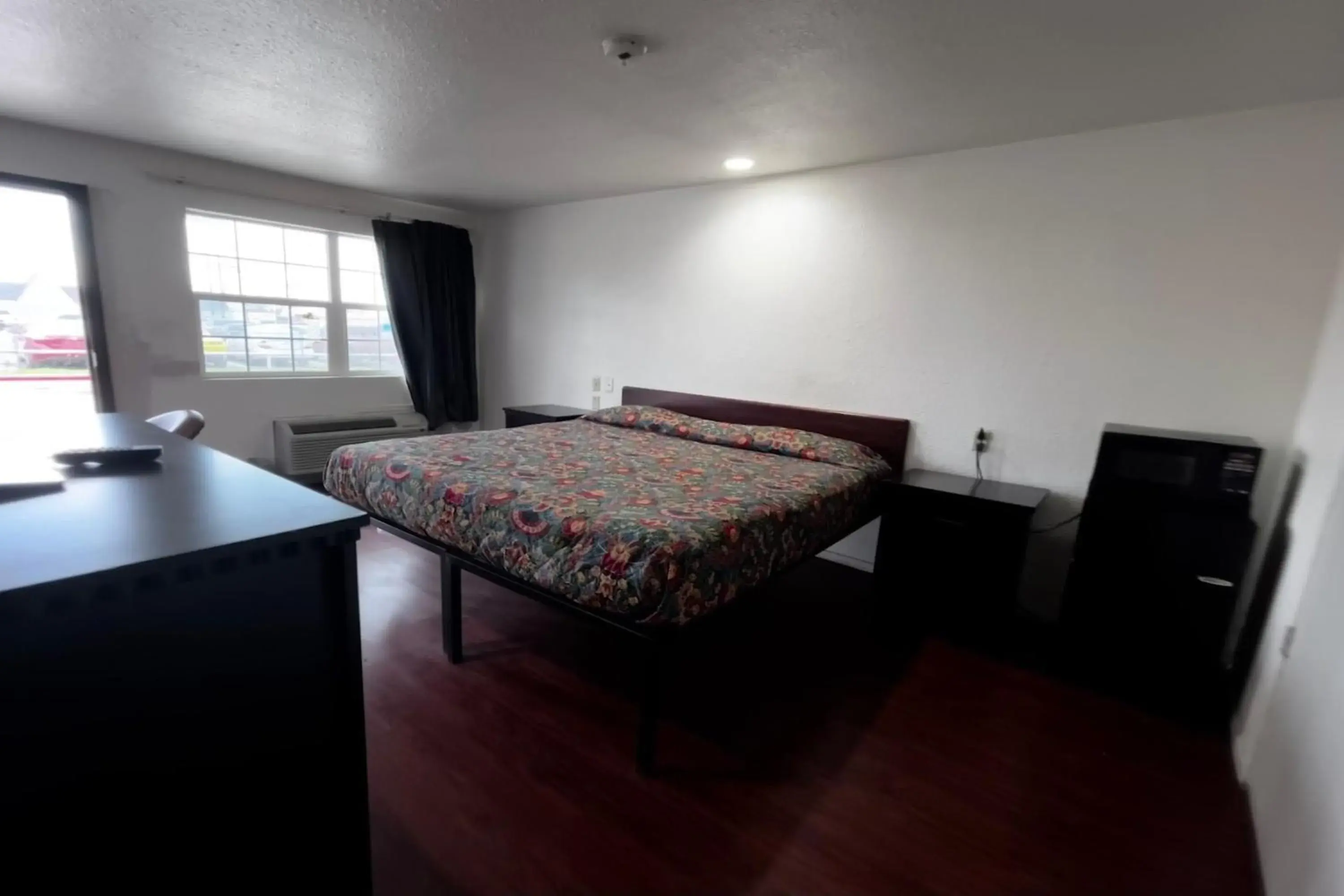 Bedroom, Bed in Deluxe Inn Motel By OYO Grand Prairie Interstate 30 Bedroom, Bed in Deluxe Inn Motel By OYO Grand Prairie Interstate 30