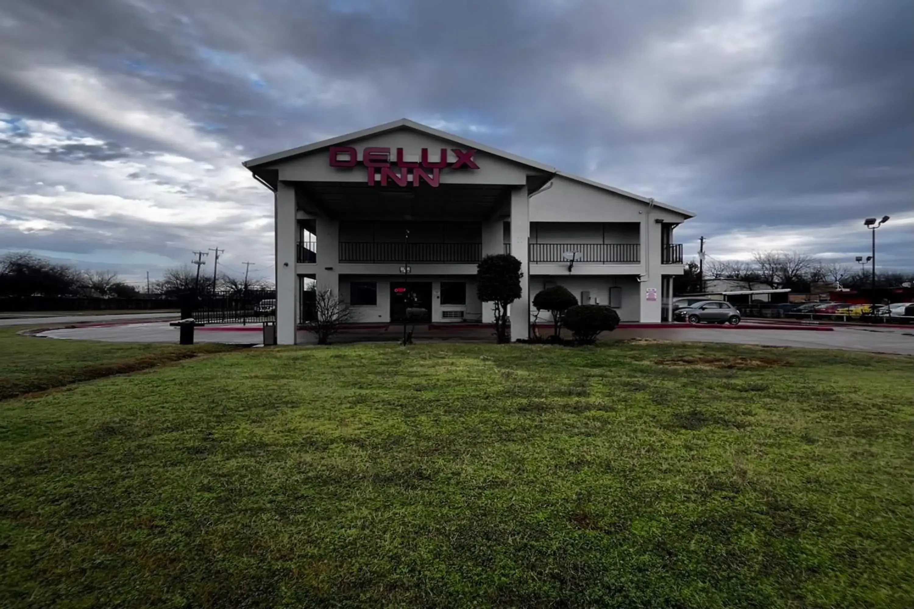 Property building in Deluxe Inn Motel By OYO Grand Prairie Interstate 30 Property building in Deluxe Inn Motel By OYO Grand Prairie Interstate 30