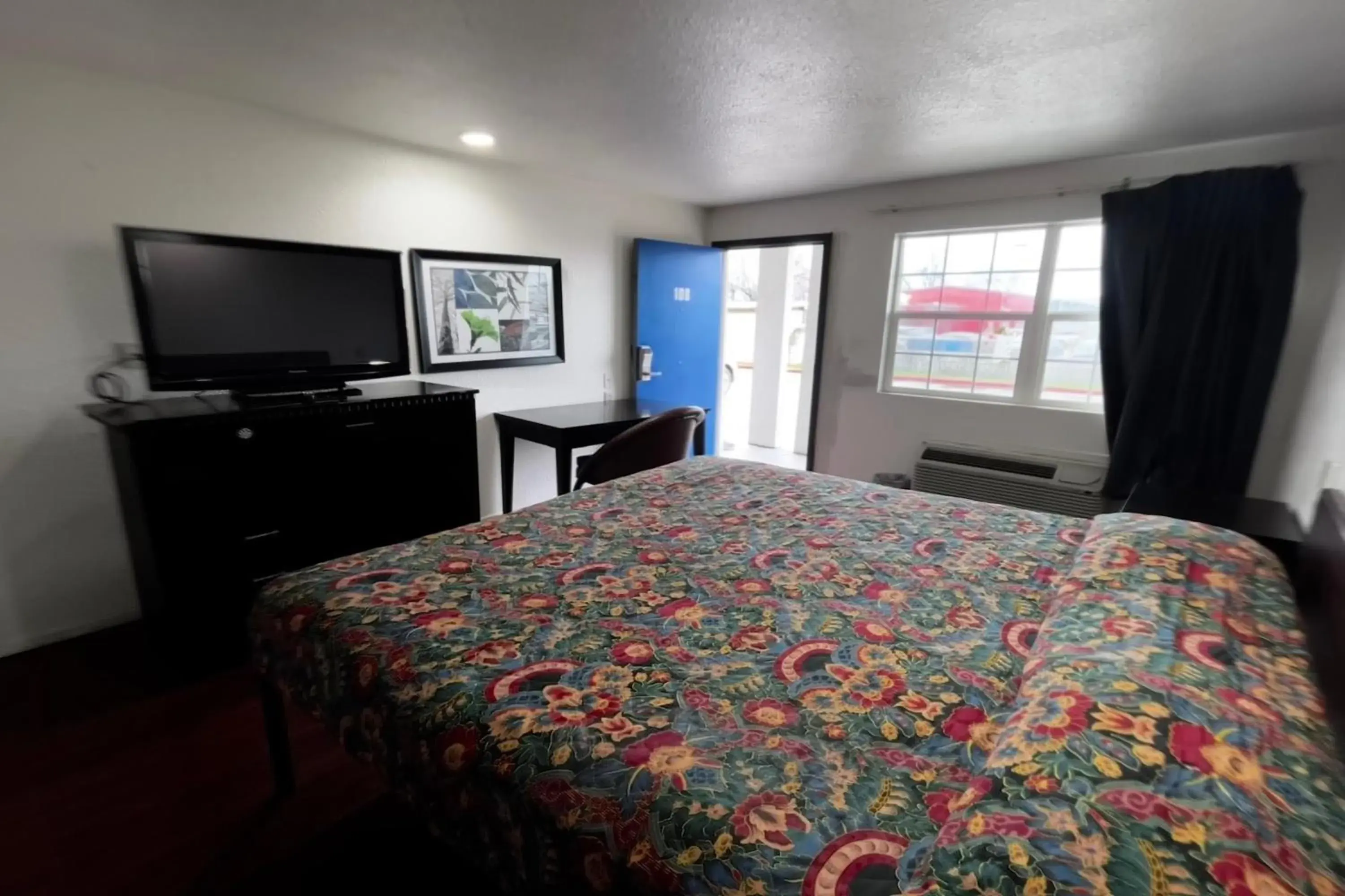 Bedroom, Bed in Deluxe Inn Motel By OYO Grand Prairie Interstate 30 Bedroom, Bed in Deluxe Inn Motel By OYO Grand Prairie Interstate 30