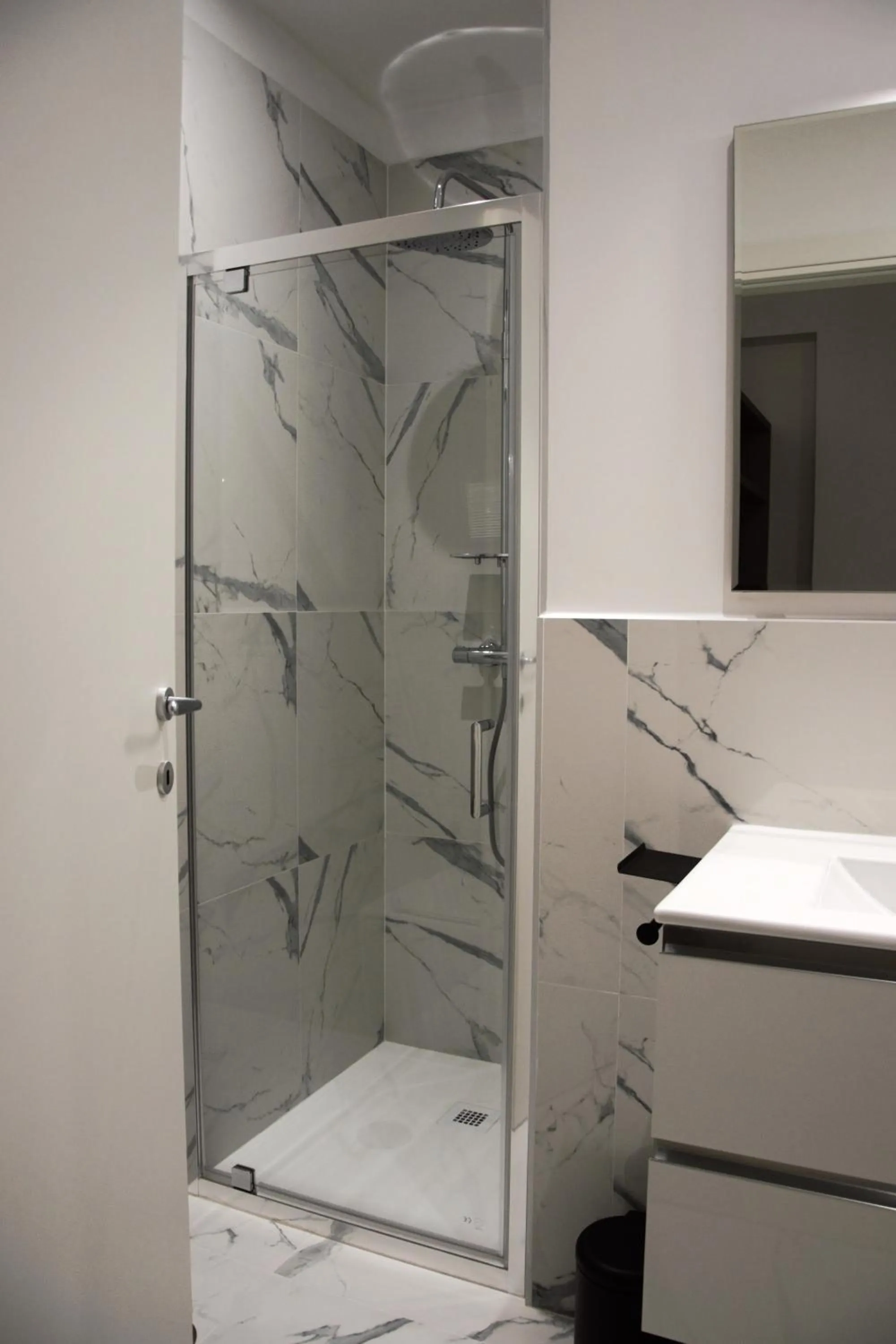 Shower in Domus Dea Roma by Trinità