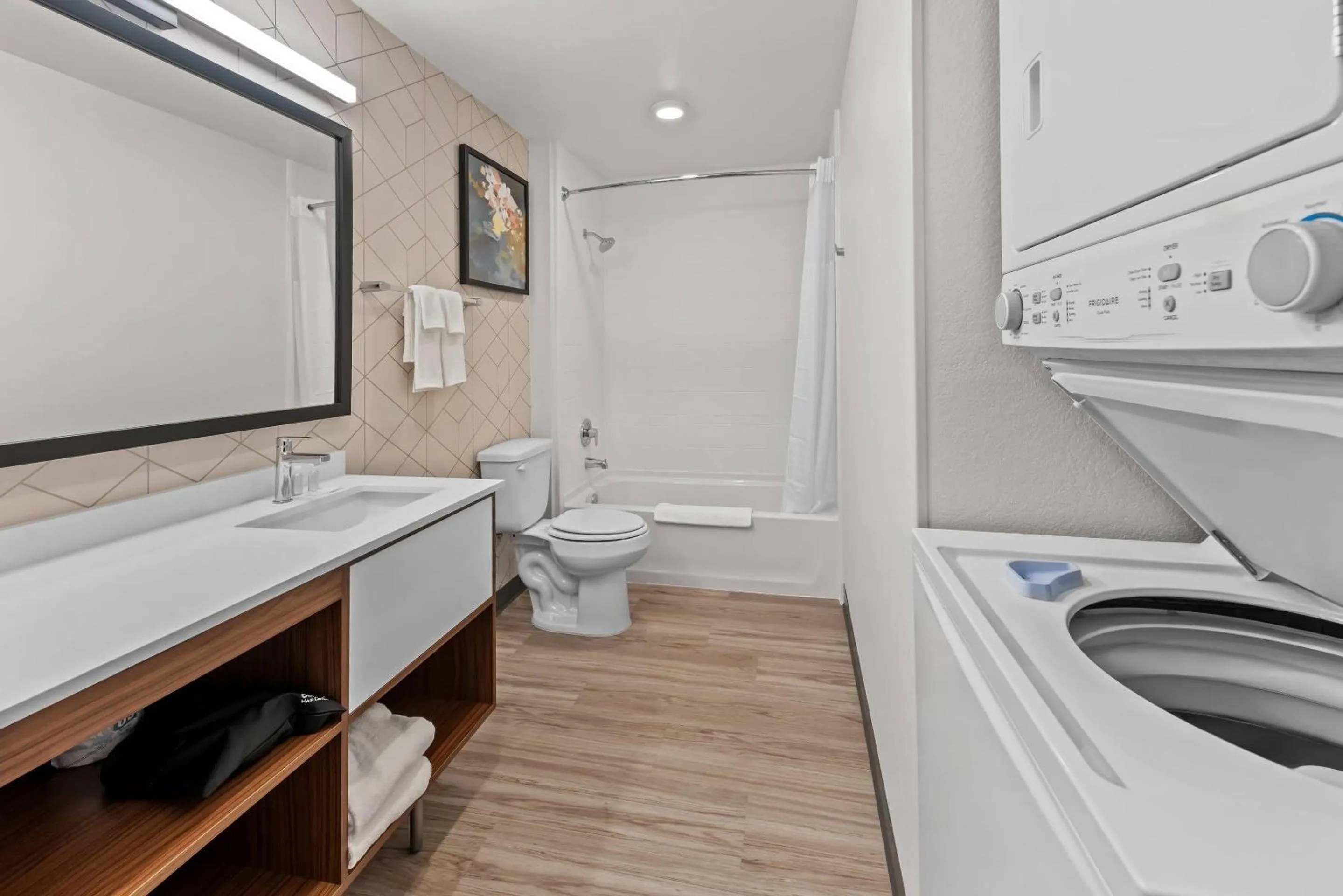 King Room with Tub - Disability Access/Non Smoking in Everhome Suites Waco
