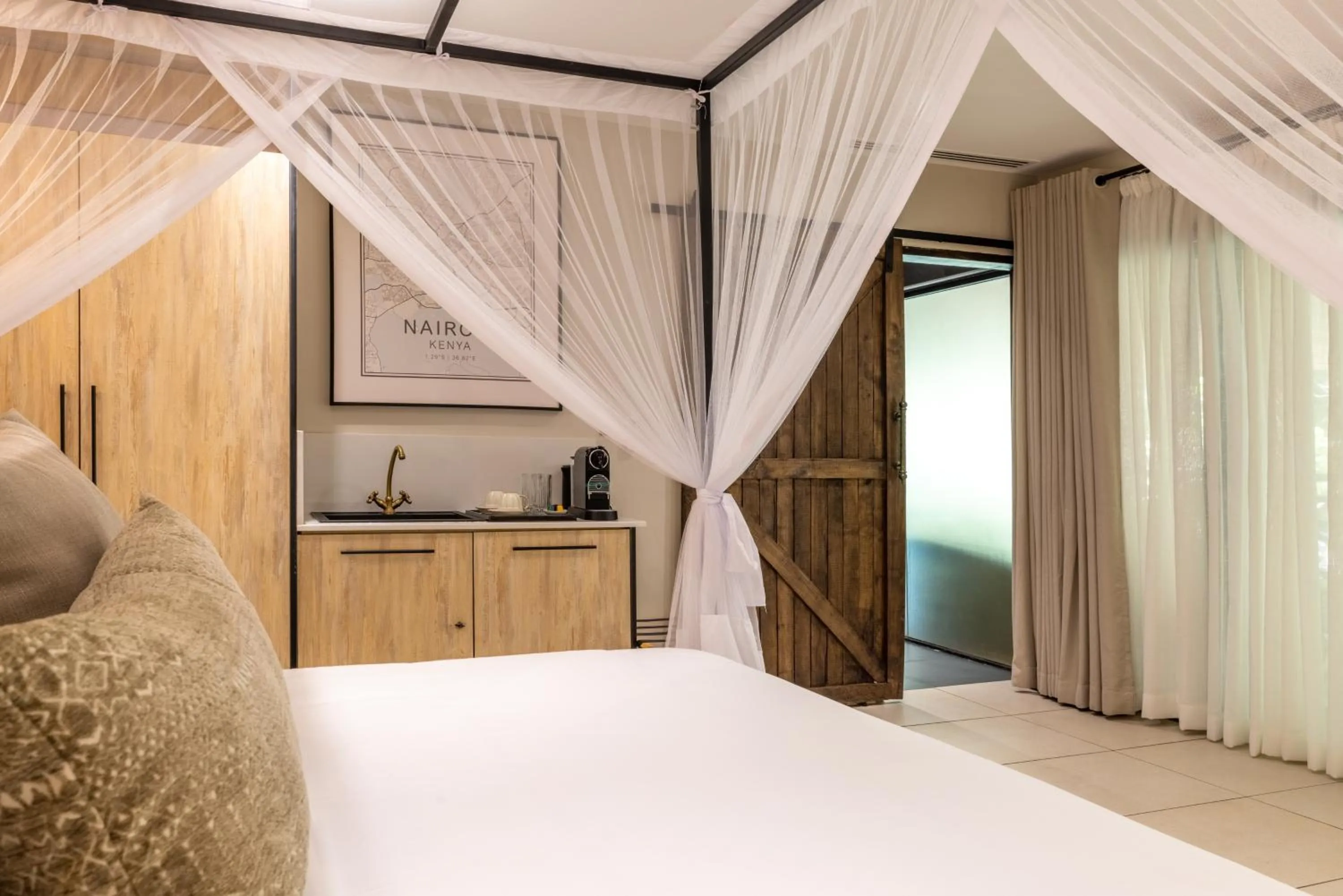 Coffee/tea facilities, Bed in Pax Manor Muthaiga