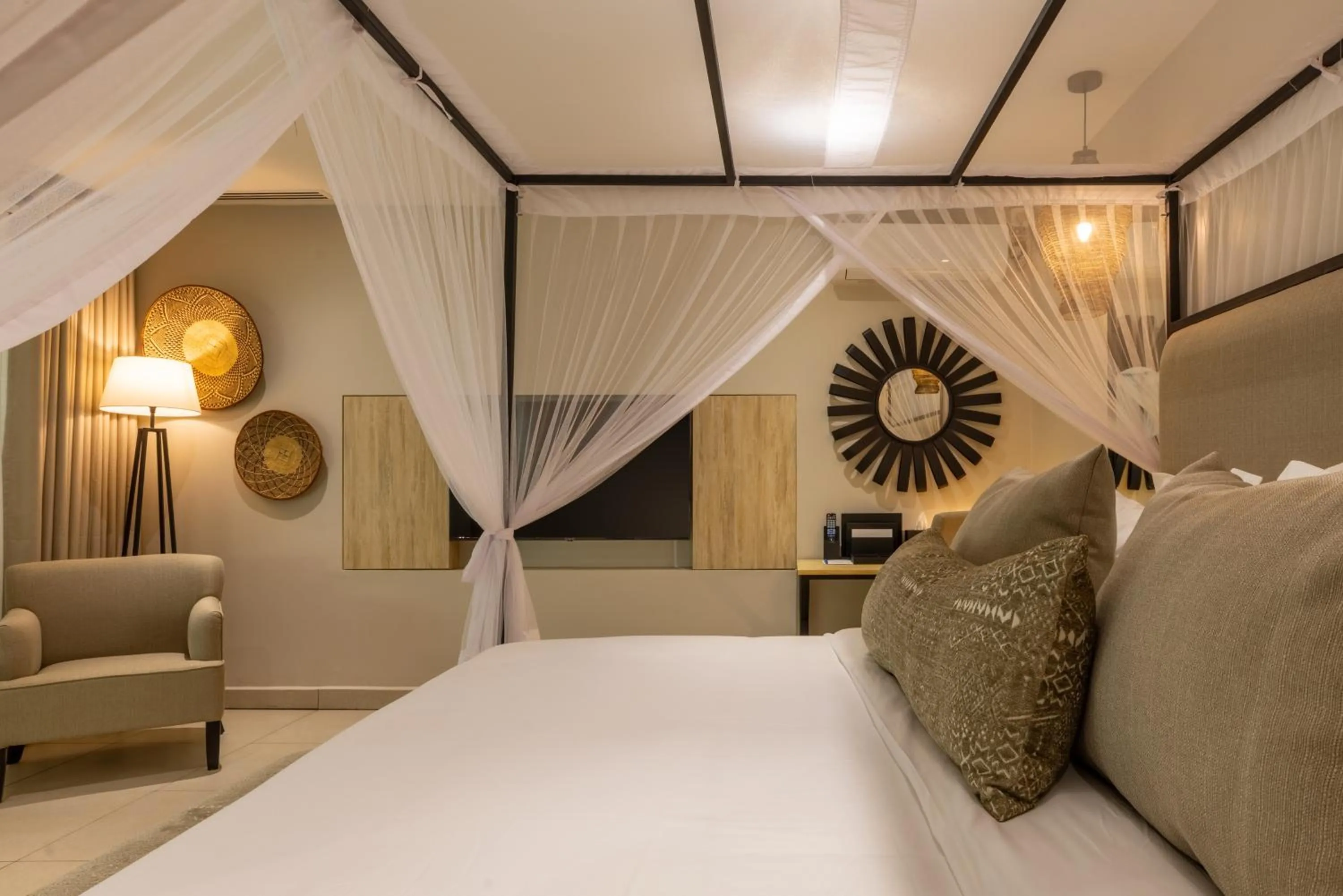 Photo of the whole room, Bed in Pax Manor Muthaiga