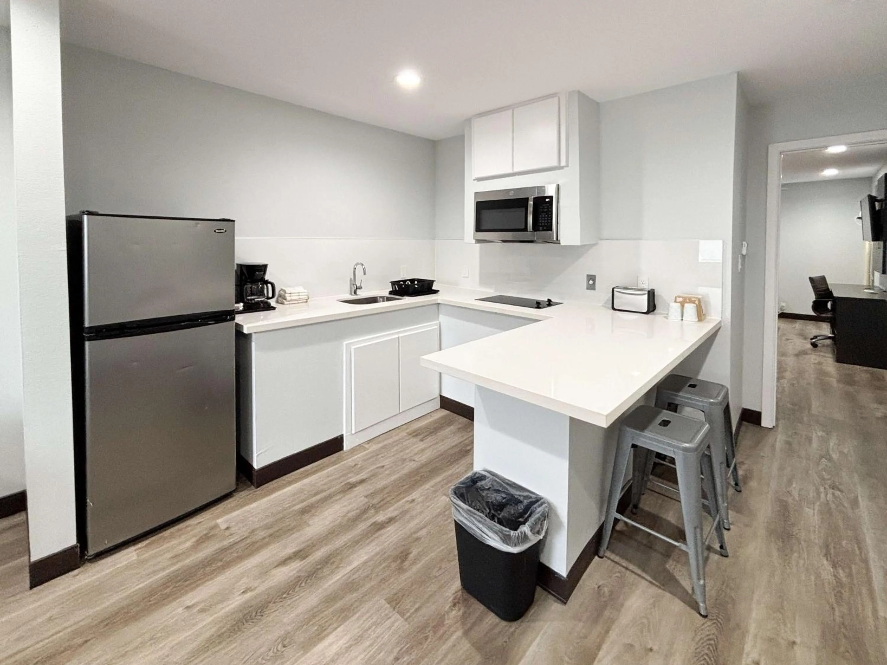 Kitchen or kitchenette in Studio 6 Sulphur LA