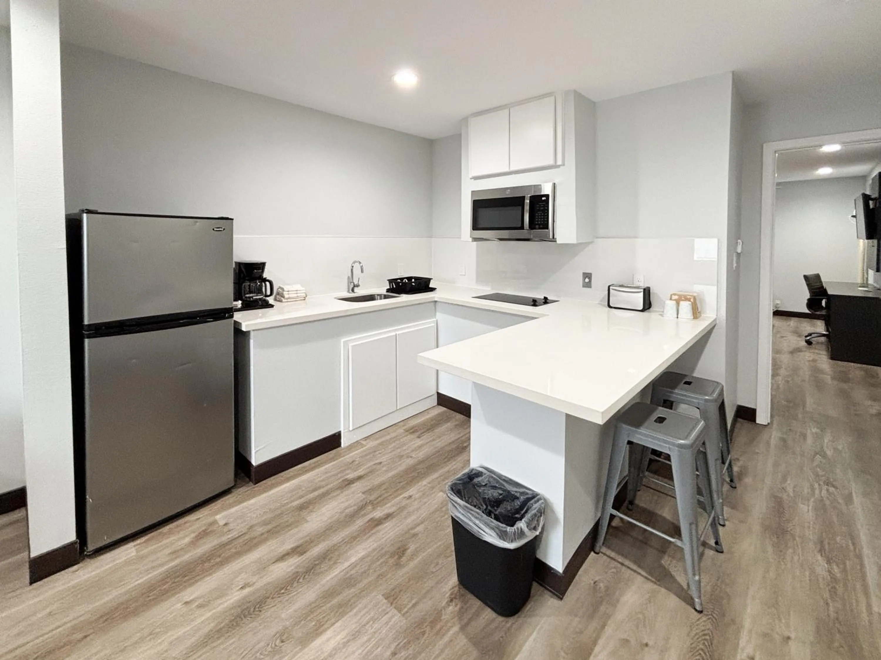 Kitchen or kitchenette in Studio 6 Sulphur LA