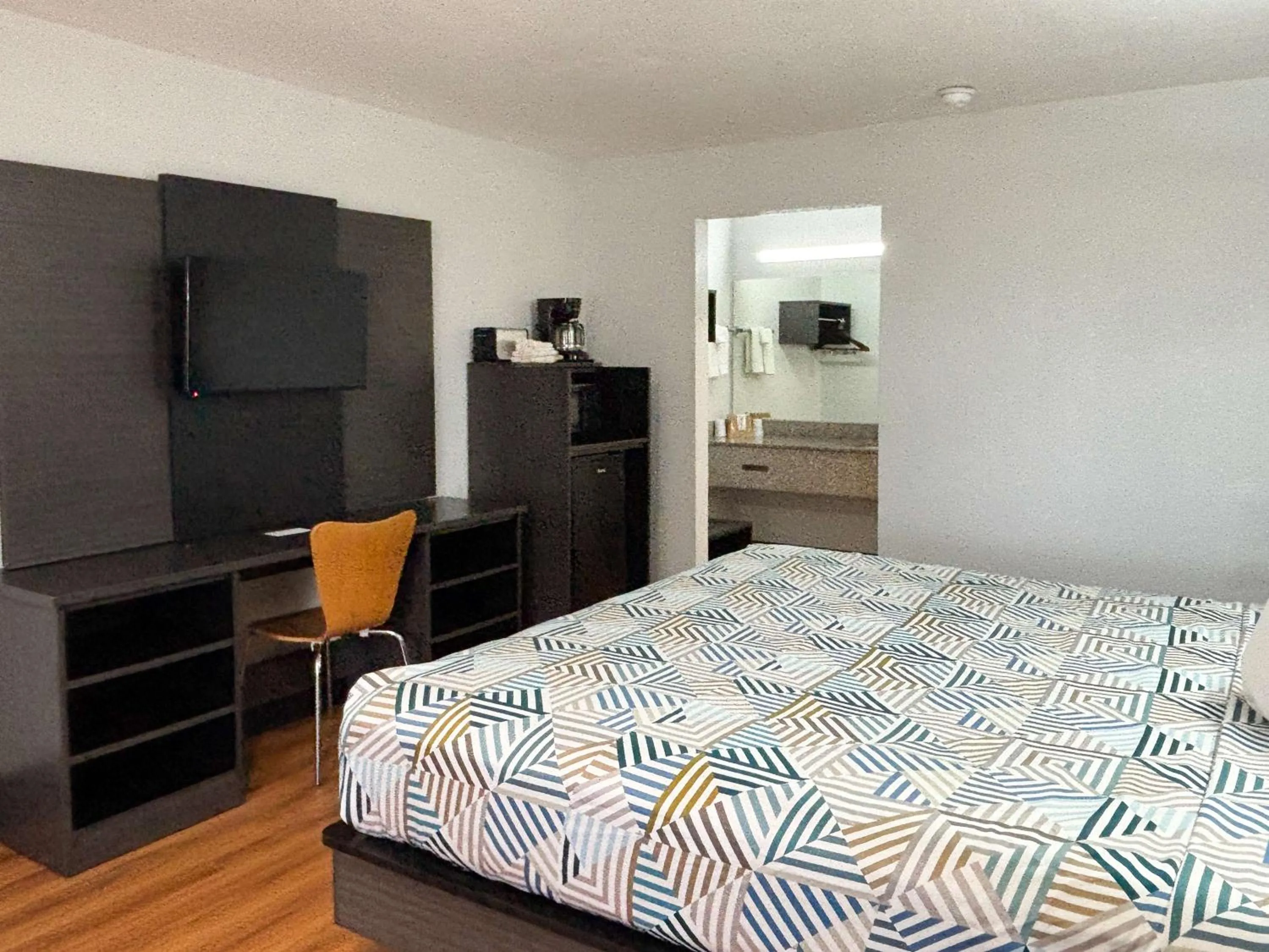 Bedroom, Bed in Studio 6 Sulphur LA