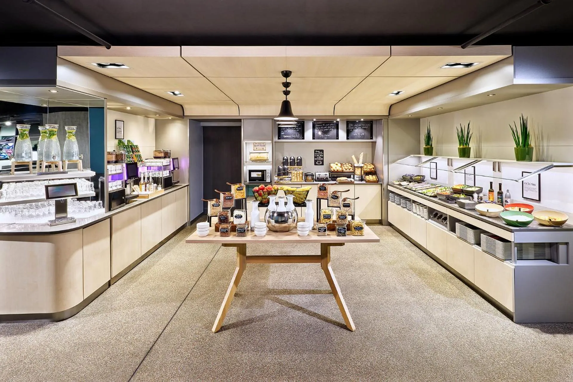 Buffet breakfast in Aloft Stuttgart