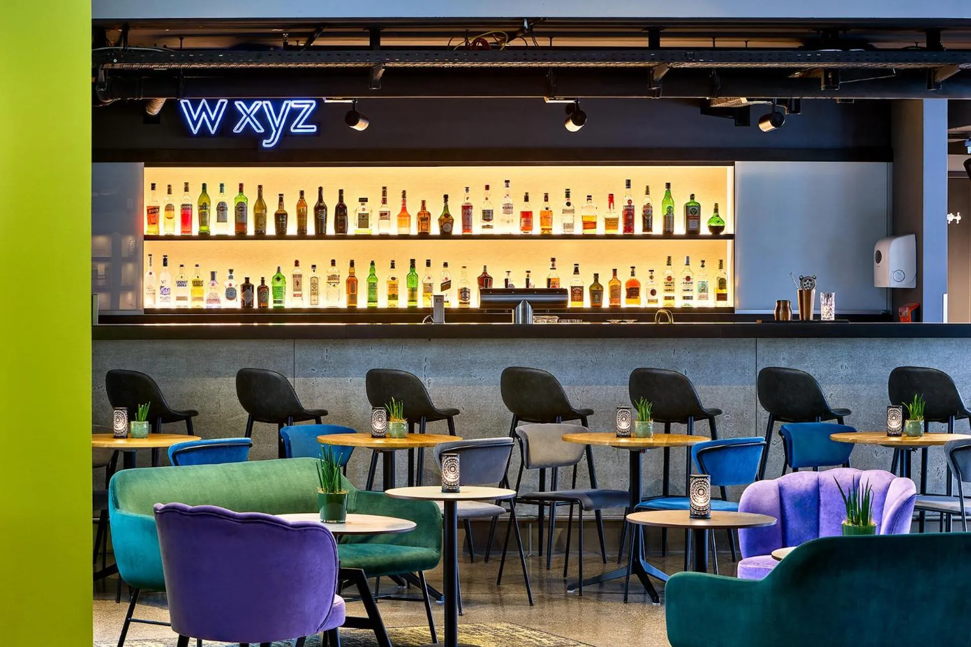 Lounge or bar in Aloft Stuttgart