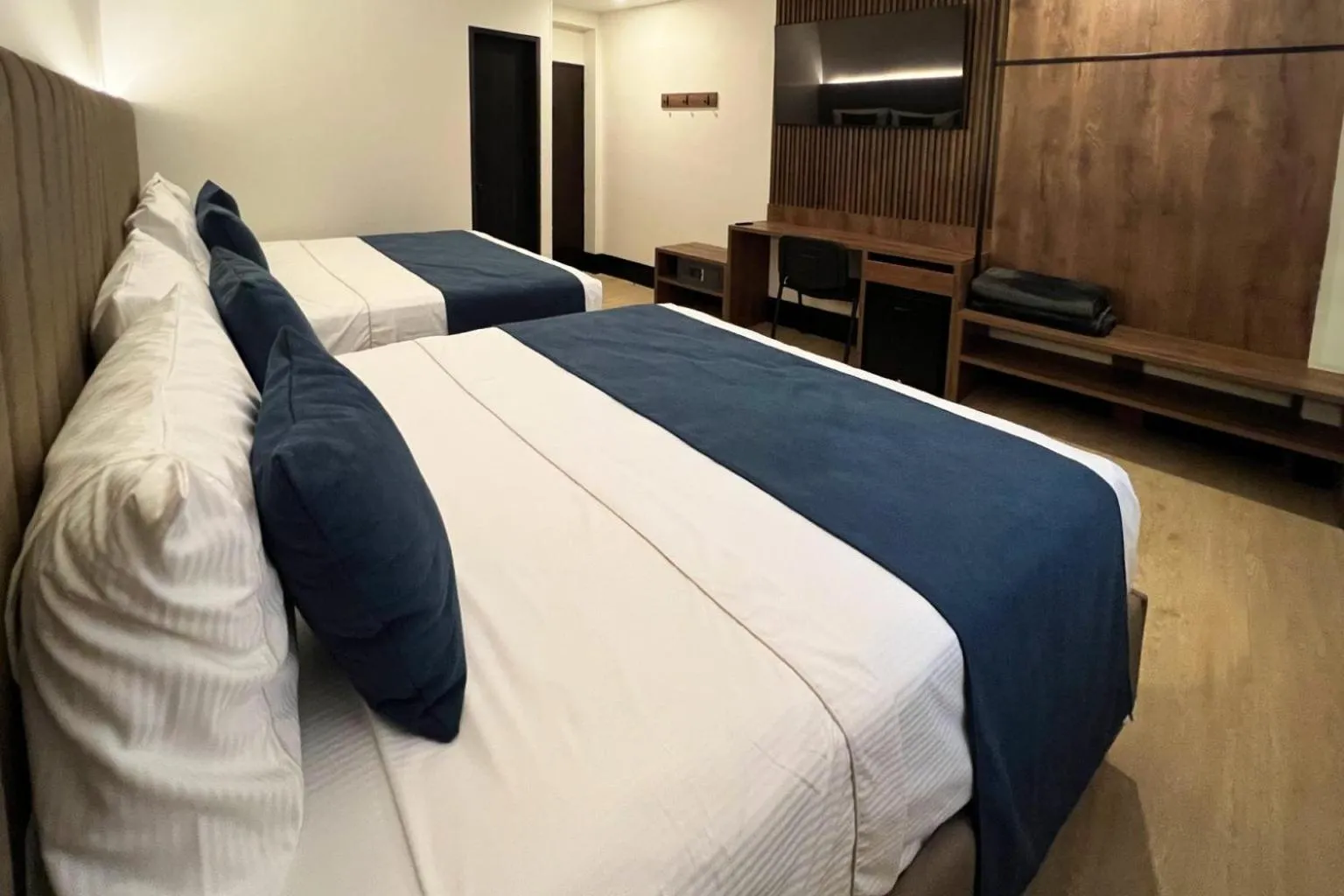 Twin Room in Hotel Continental ByHours