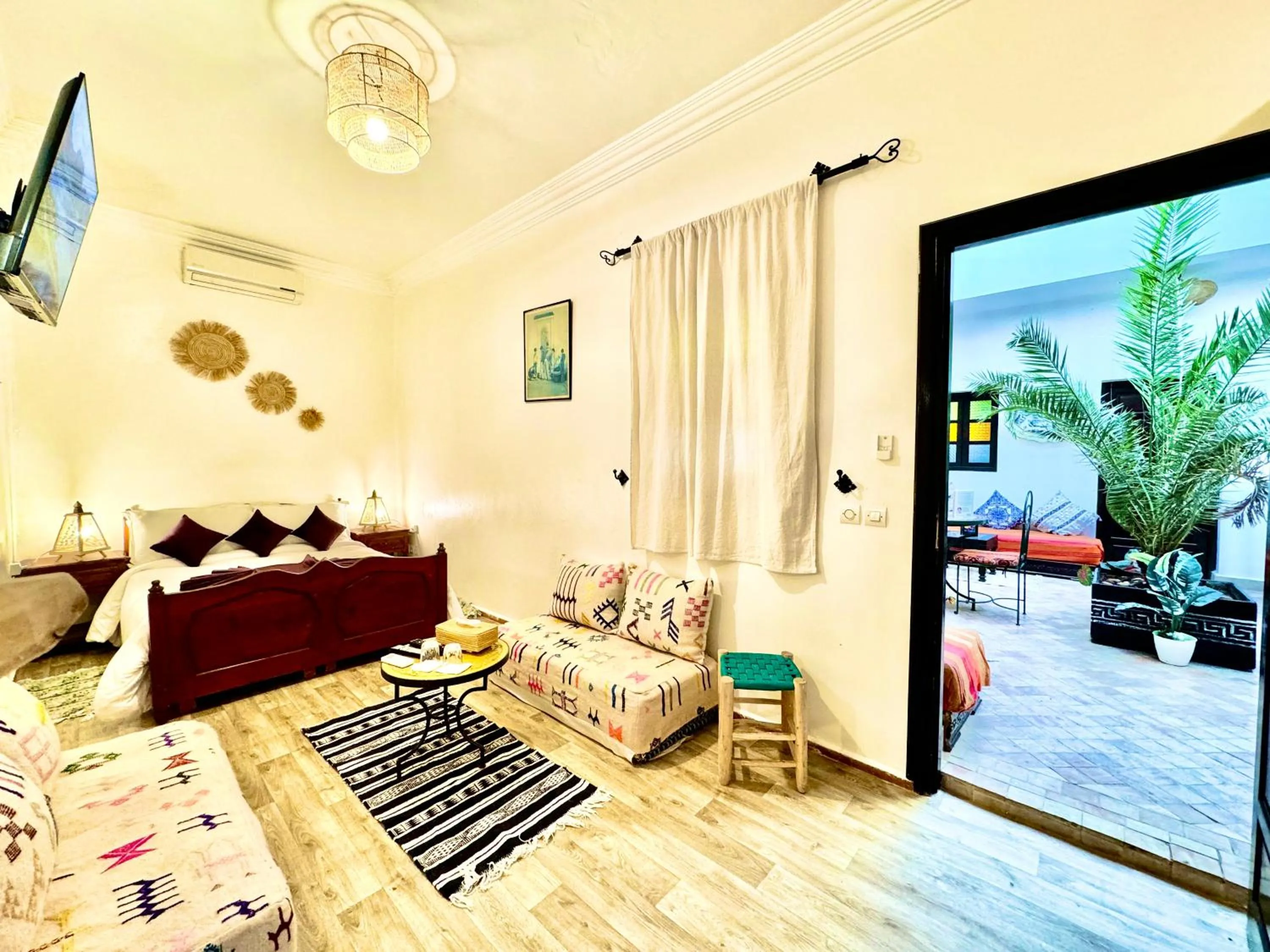 Superior Queen Room in Riad Iklil