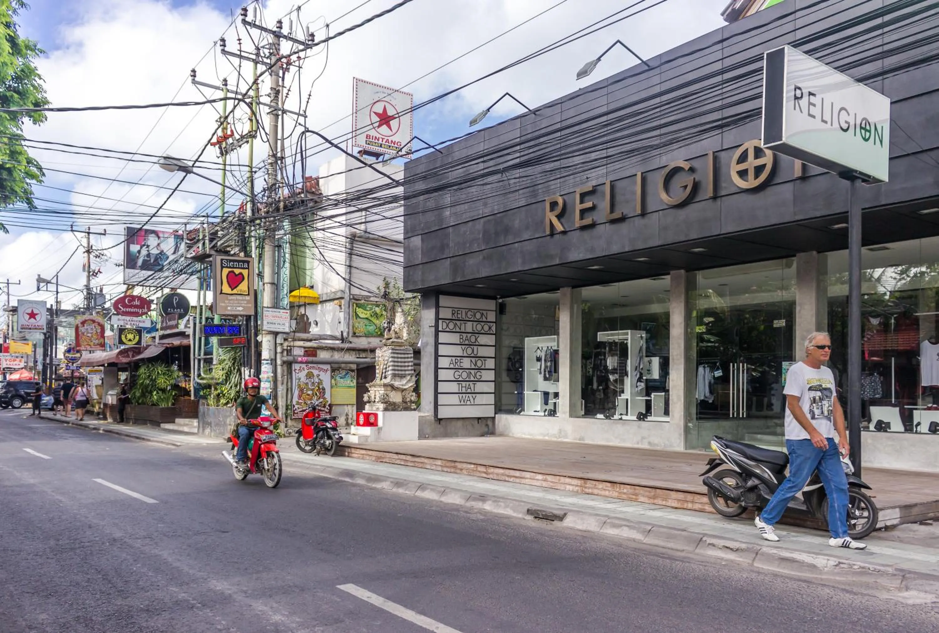 Shopping Area in Villa Lodek Deluxe