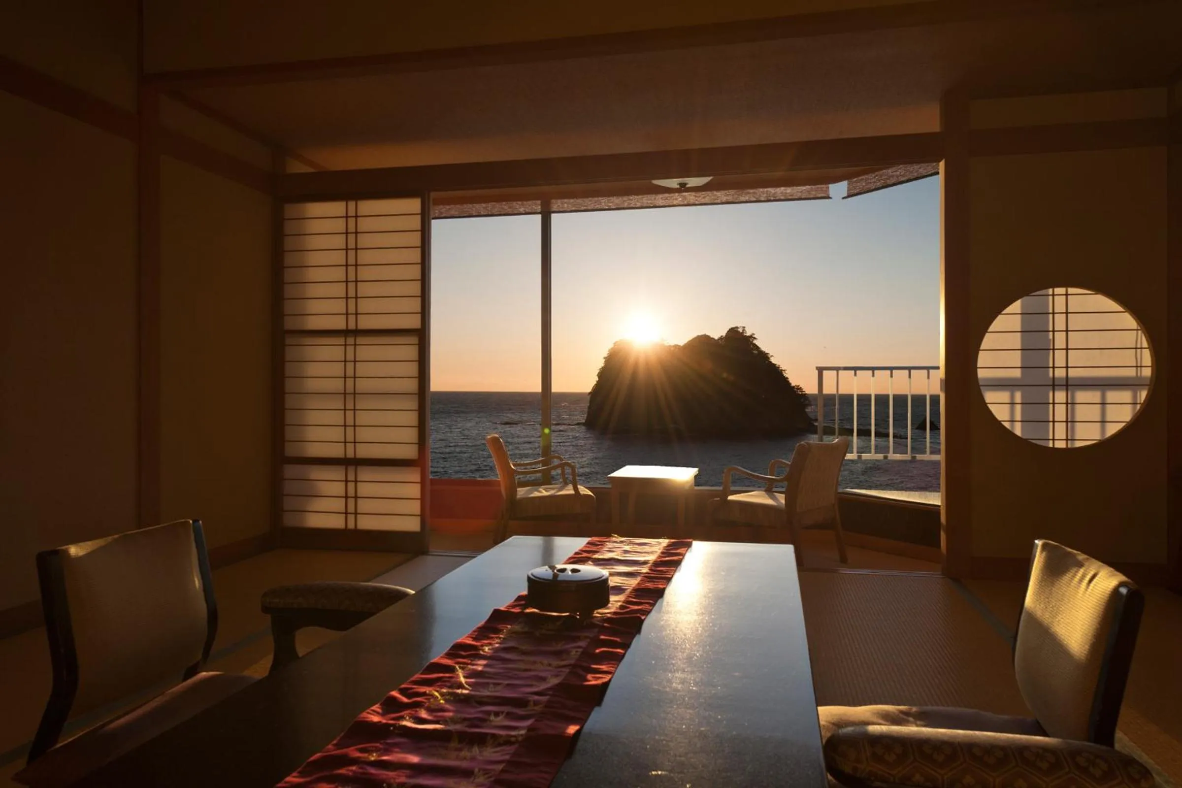 Living room in UmibenokakureyuSEIRYU海辺のかくれ湯清流