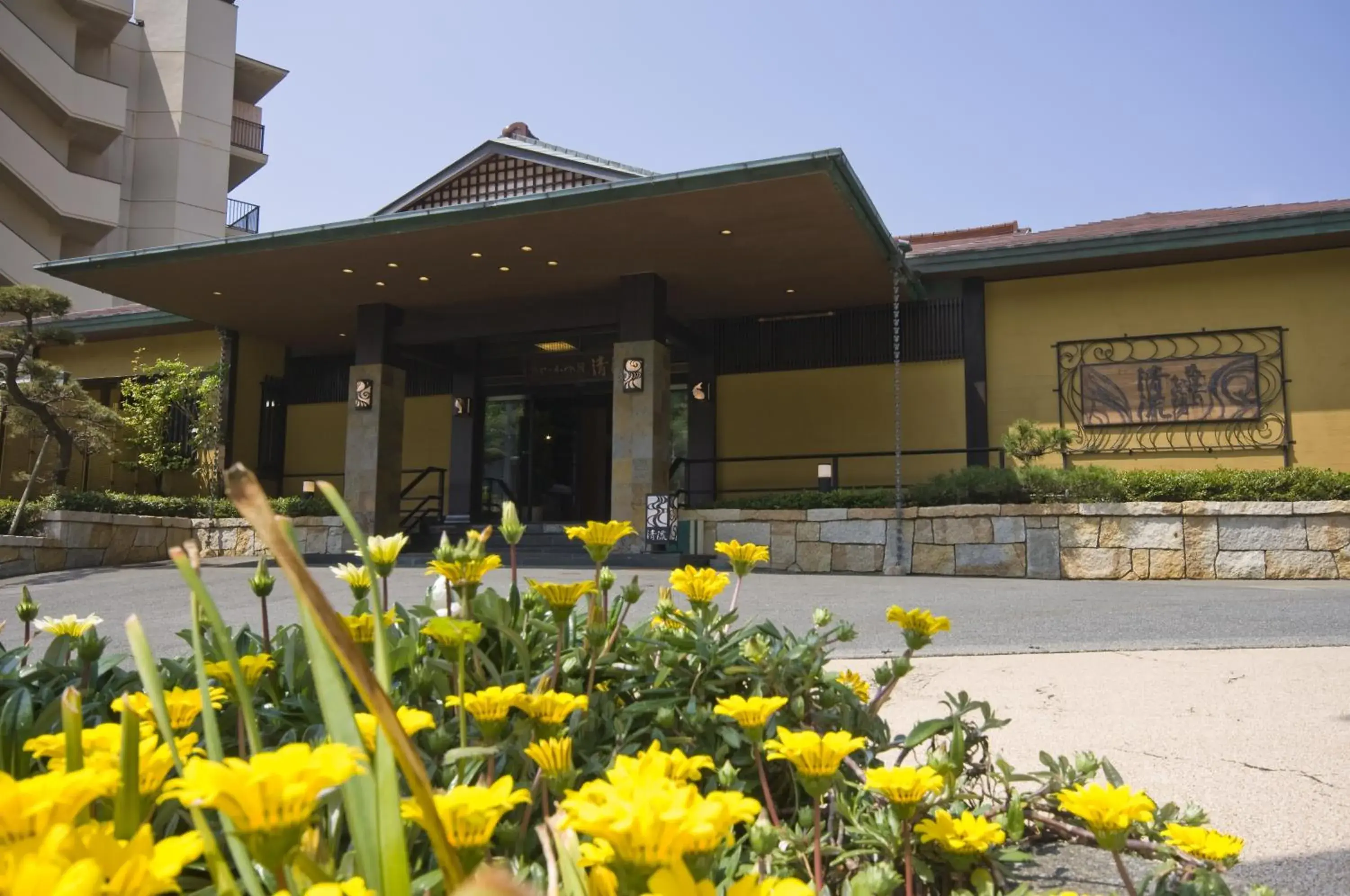 Facade/entrance in UmibenokakureyuSEIRYU海辺のかくれ湯清流 Facade/entrance in UmibenokakureyuSEIRYU海辺のかくれ湯清流