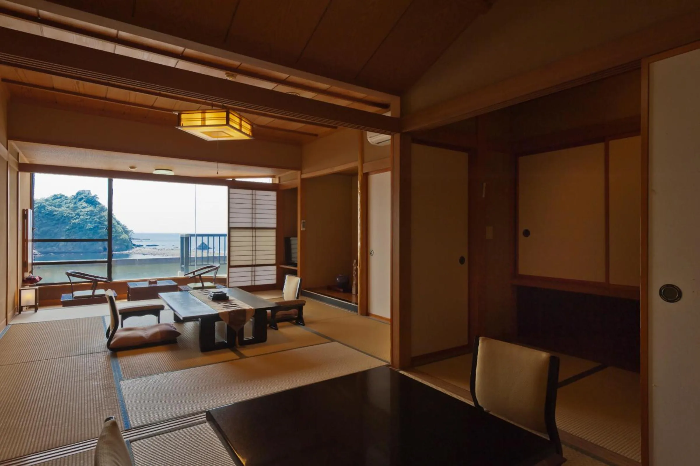 Living room in UmibenokakureyuSEIRYU海辺のかくれ湯清流