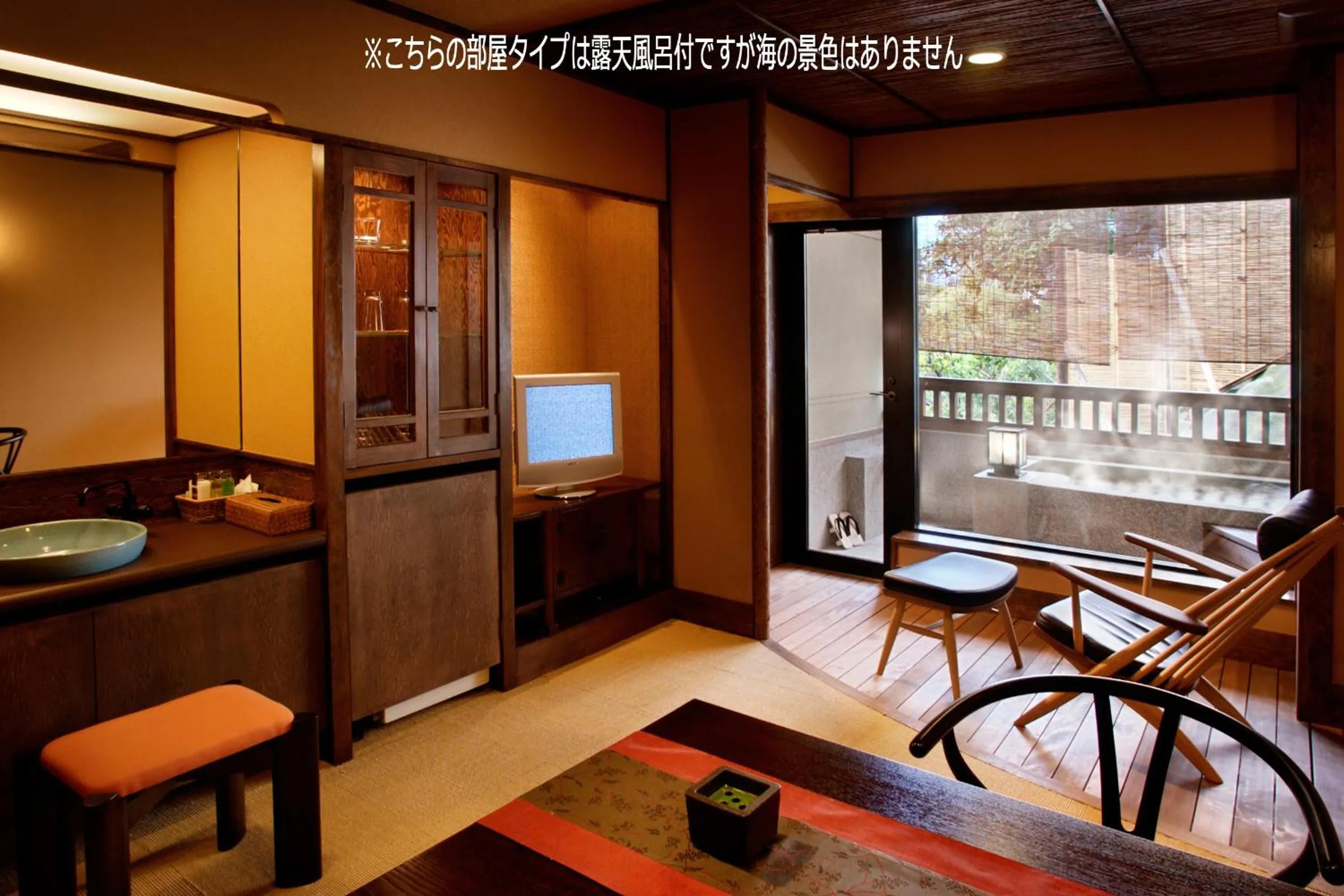 Seating area in UmibenokakureyuSEIRYU海辺のかくれ湯清流