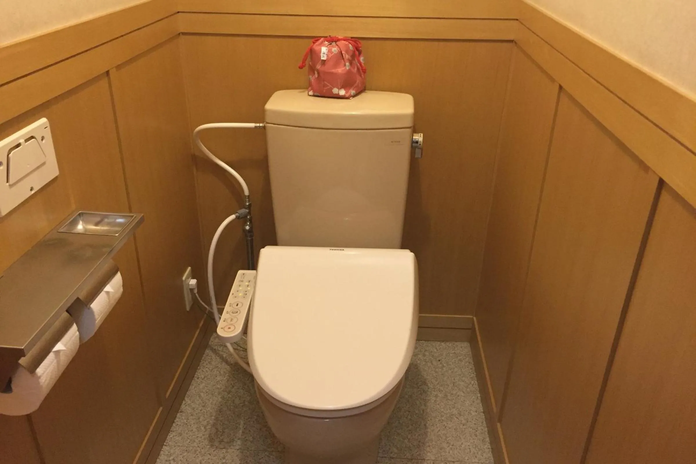 Toilet in UmibenokakureyuSEIRYU海辺のかくれ湯清流