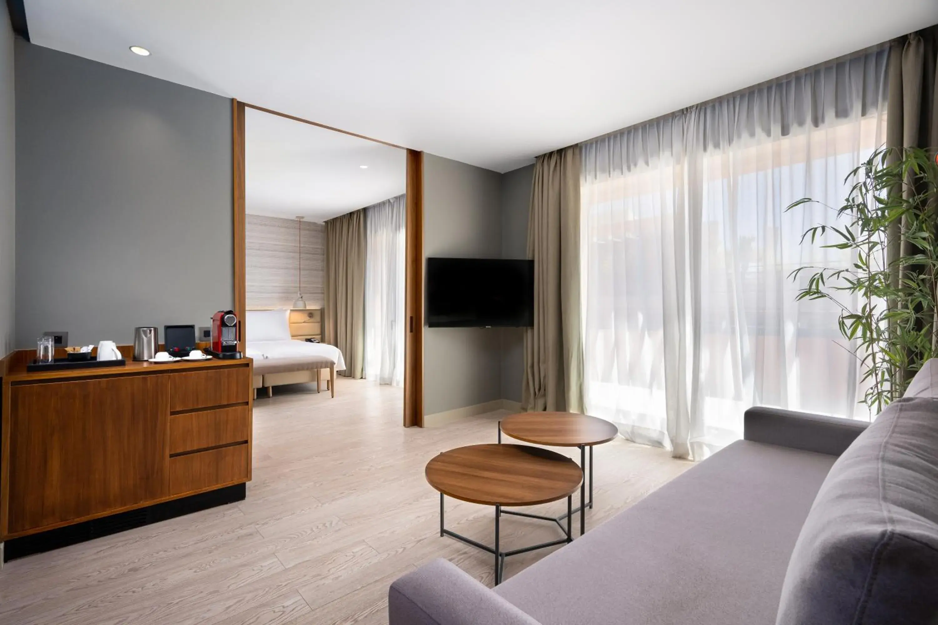 TV and multimedia, Bed in Radisson Blu Marrakech, Carré Eden TV and multimedia, Bed in Radisson Blu Marrakech, Carré Eden