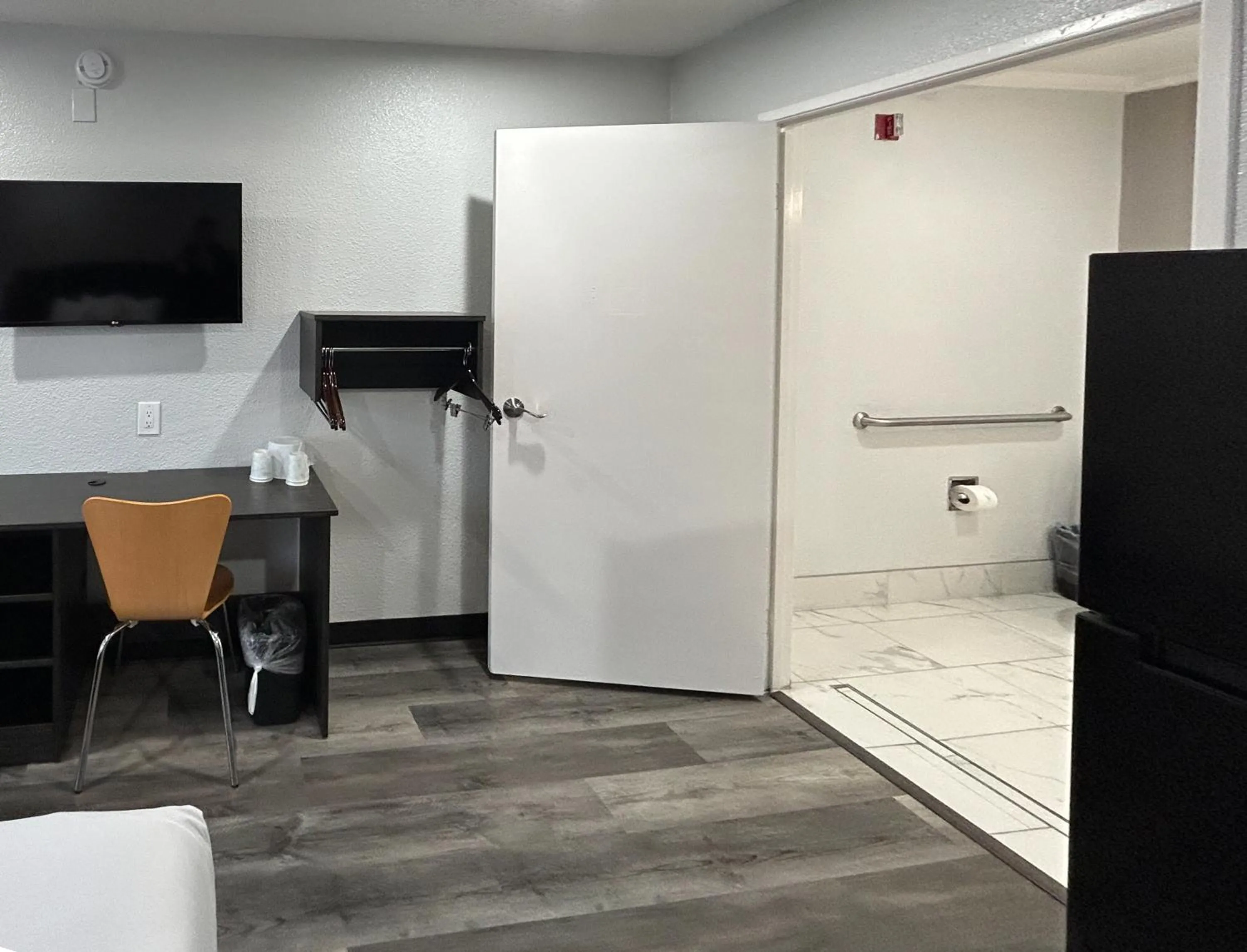 Bathroom in Studio 6 Tacoma, WA - South