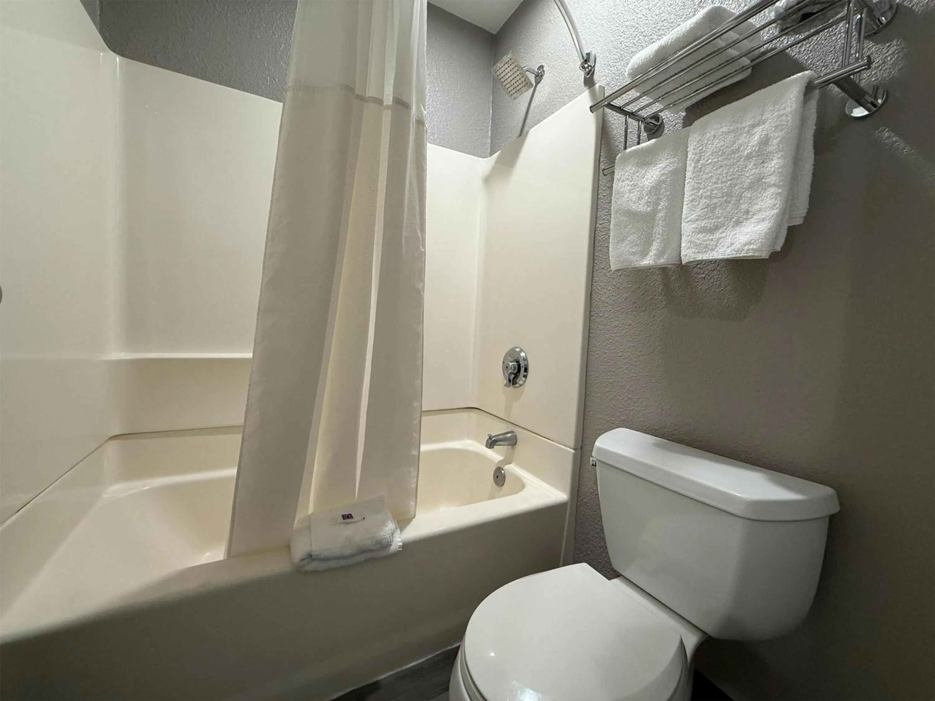 Bedroom in Studio 6 Tacoma, WA - South