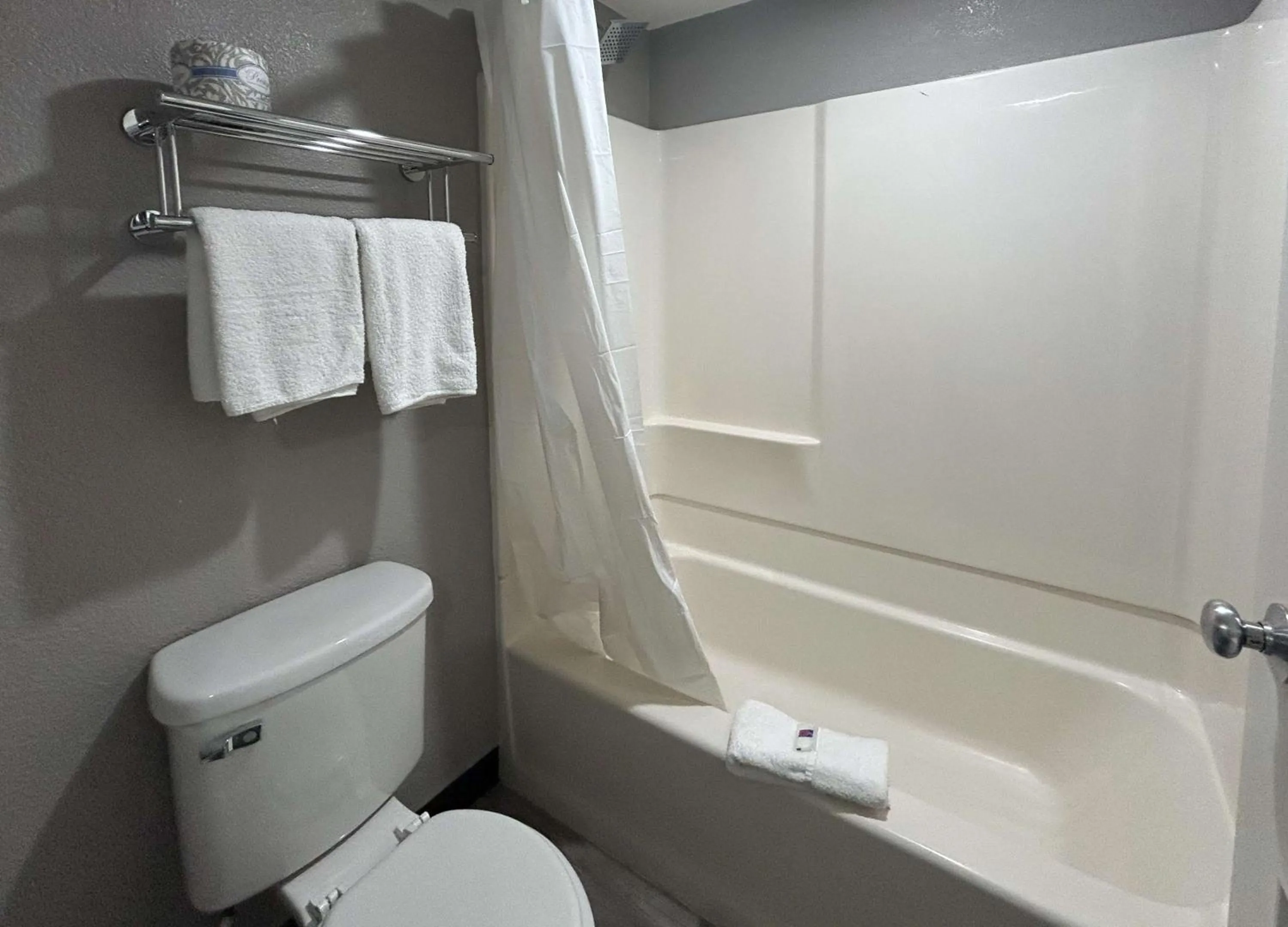 Bathroom in Studio 6 Tacoma, WA - South