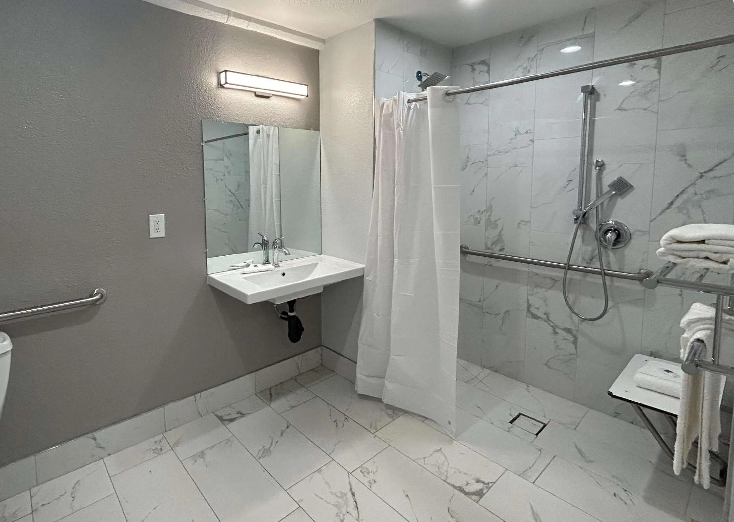 Bathroom in Studio 6 Tacoma, WA - South