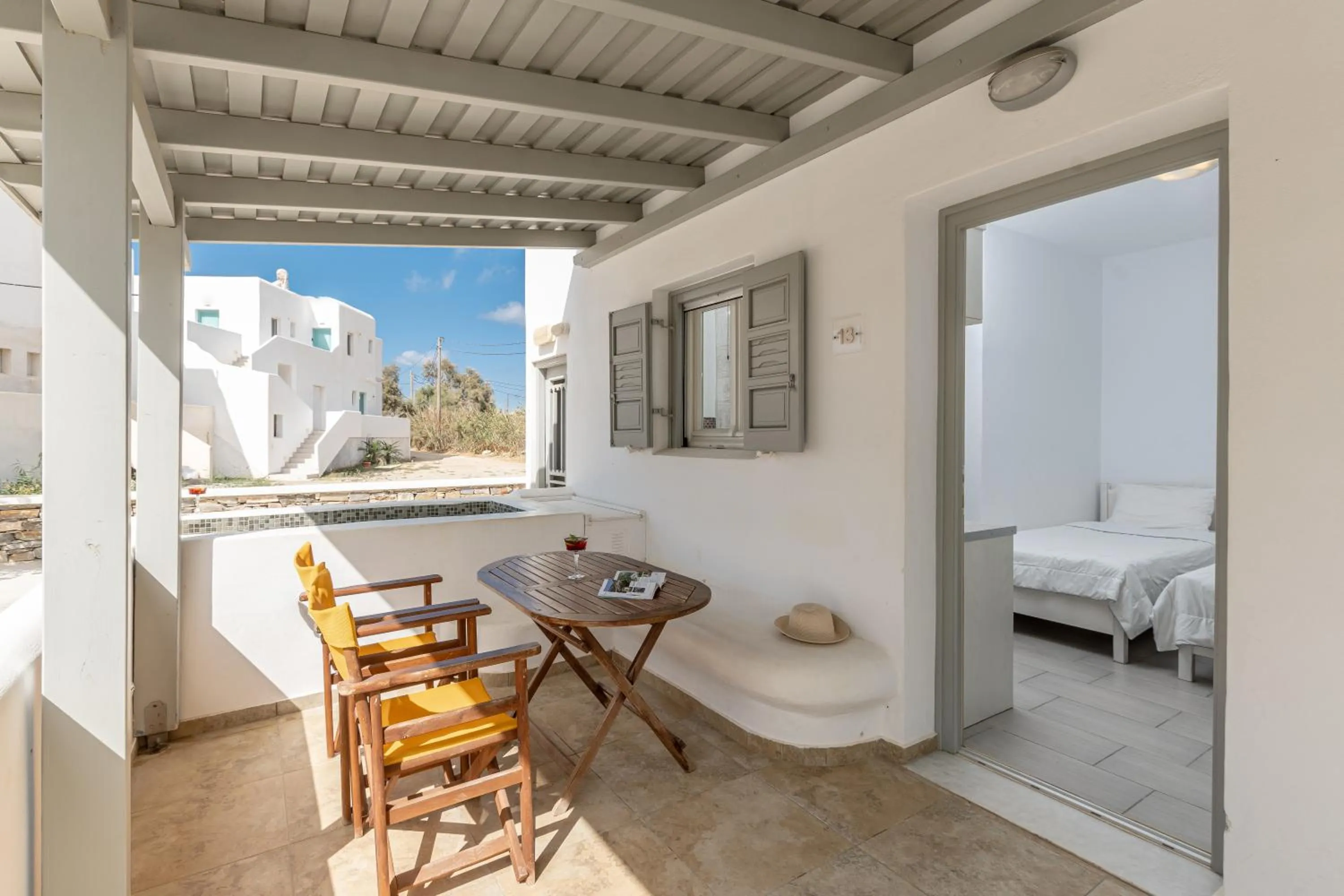 Shower, Bed in Golden Sand