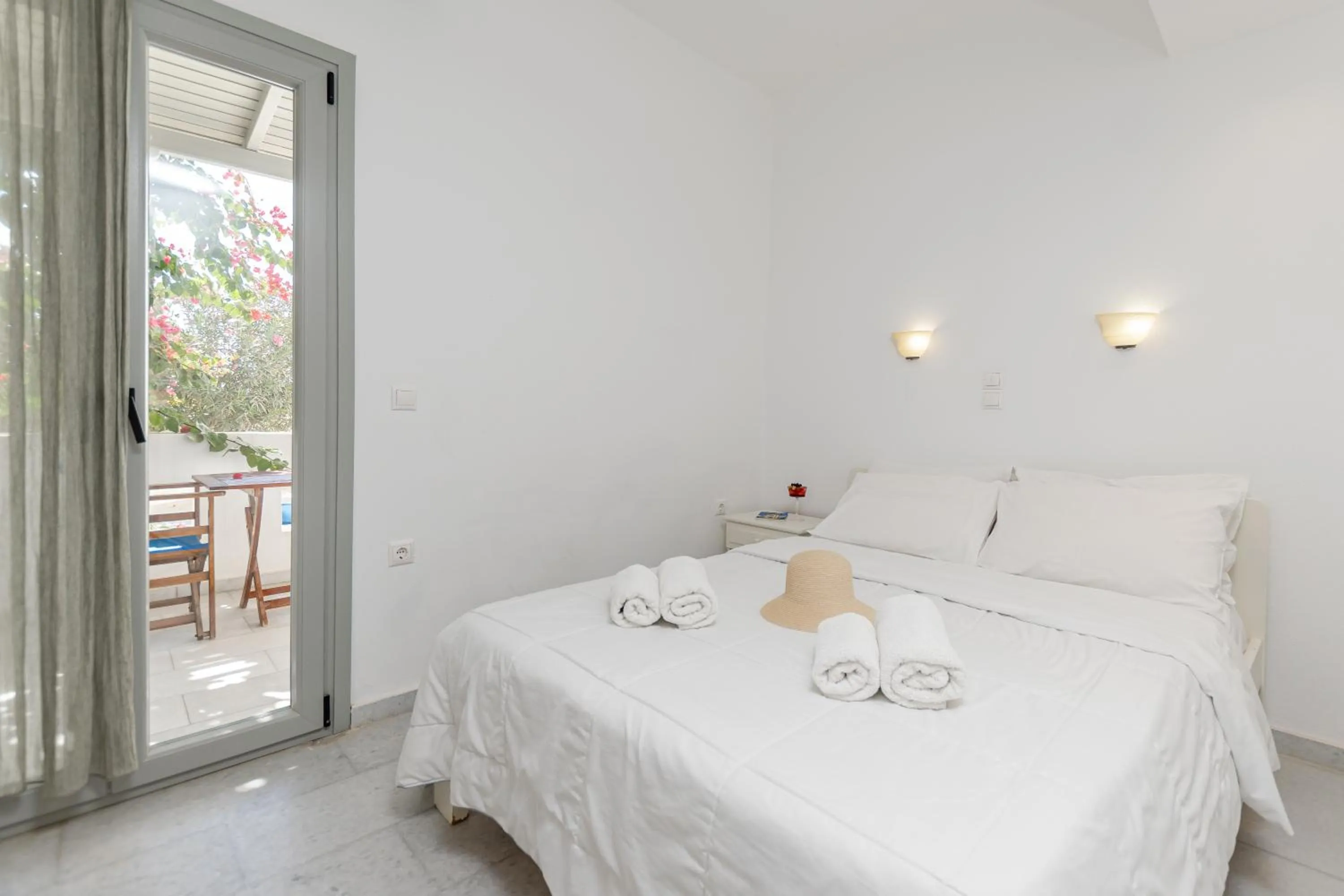 Shower, Bed in Golden Sand