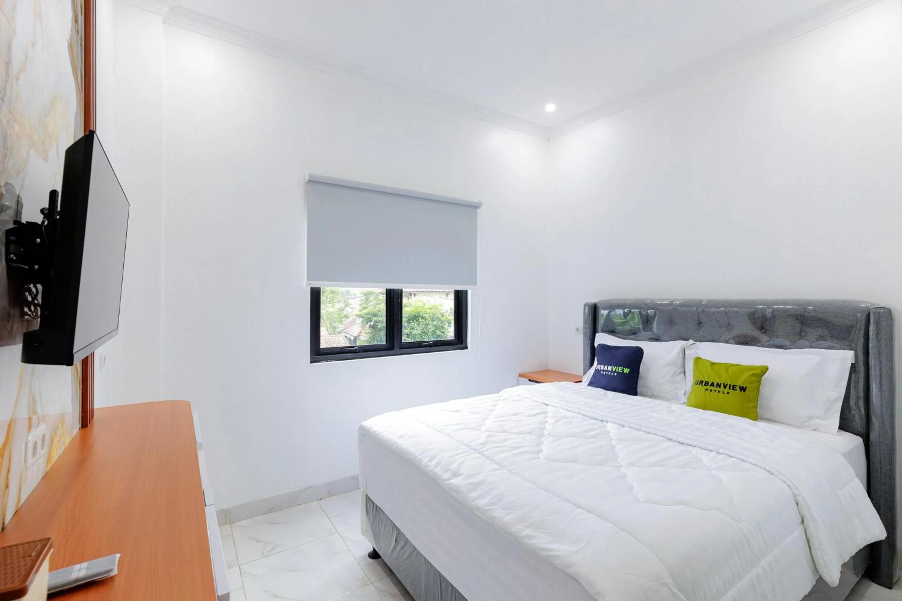 Bedroom, Bed in Urbanview Hotel Amira Syariah Bogor